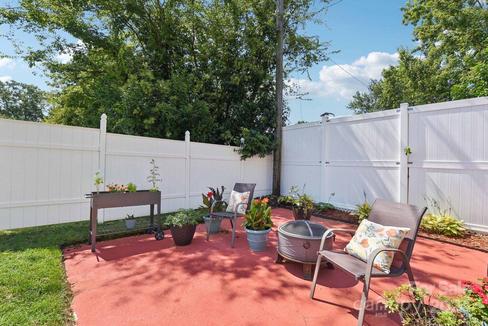 2101 Artwood Lane