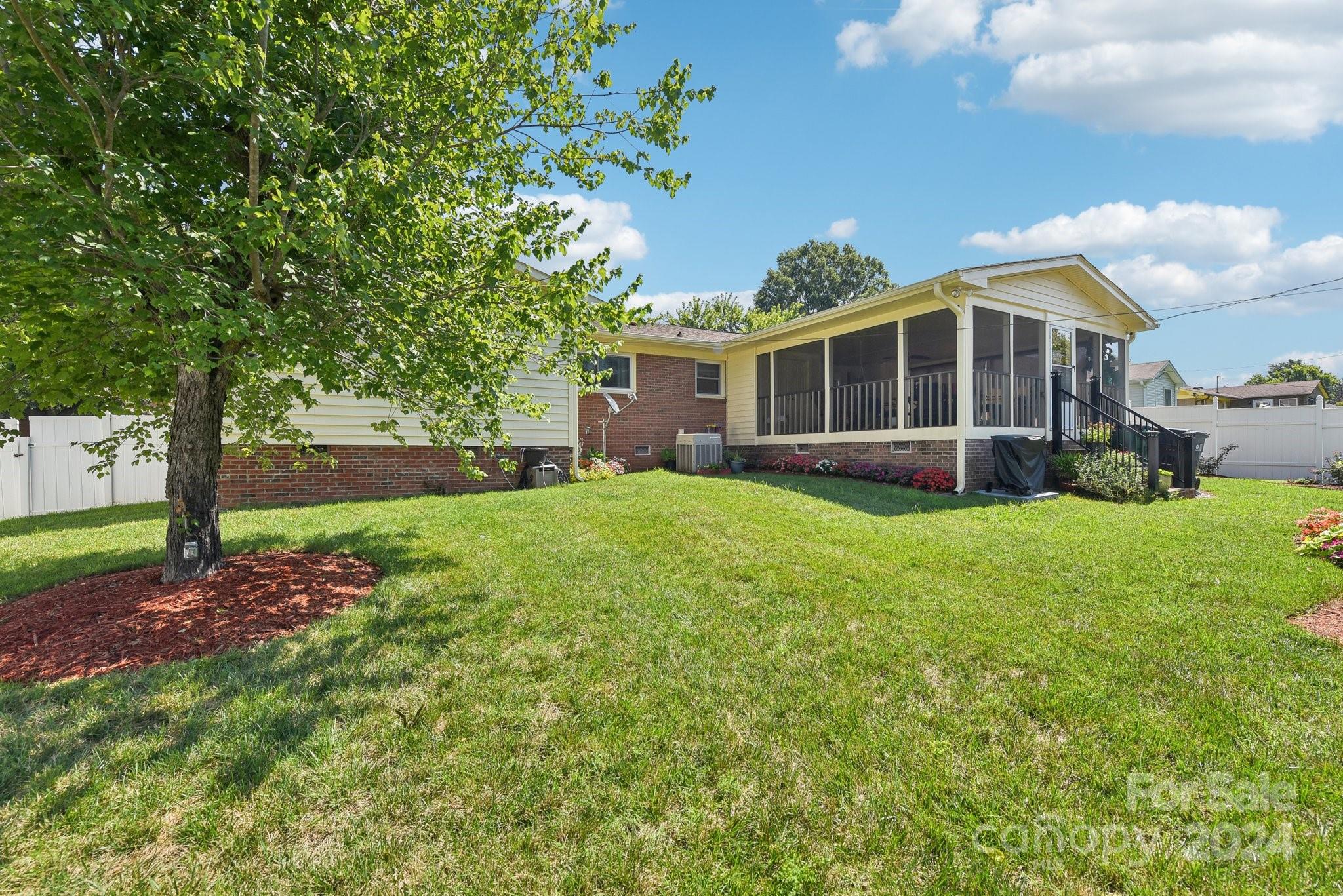 2101 Artwood Lane