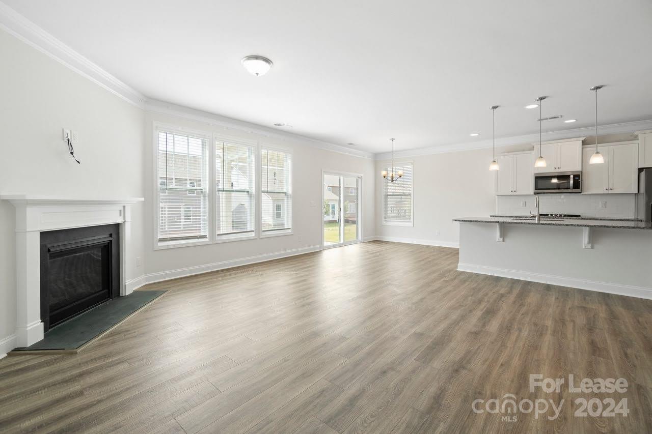 1024 Arbury Way