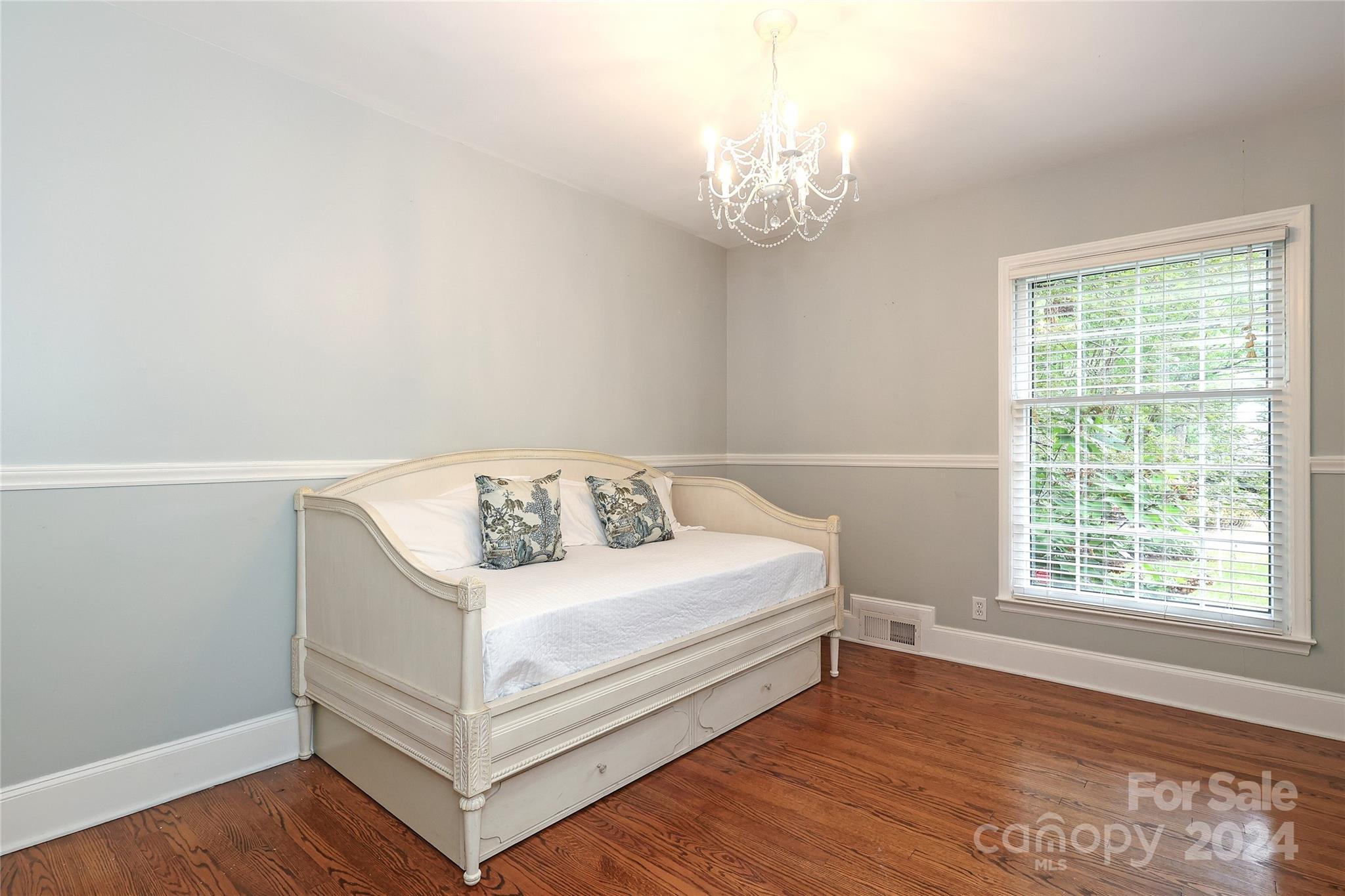 528 Ellsworth Road