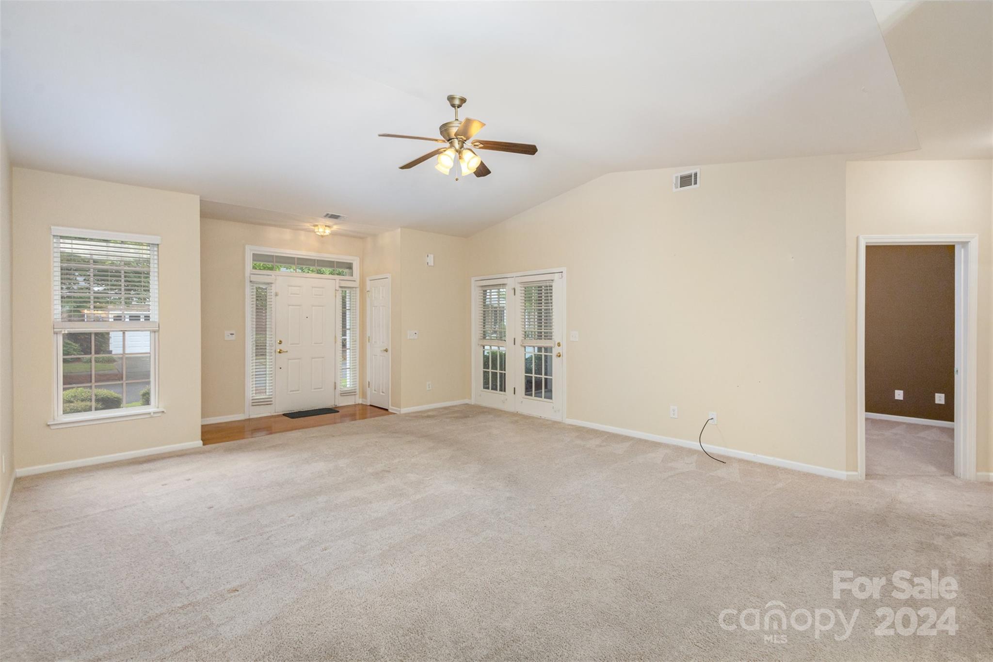 6815 Cinnamon Circle