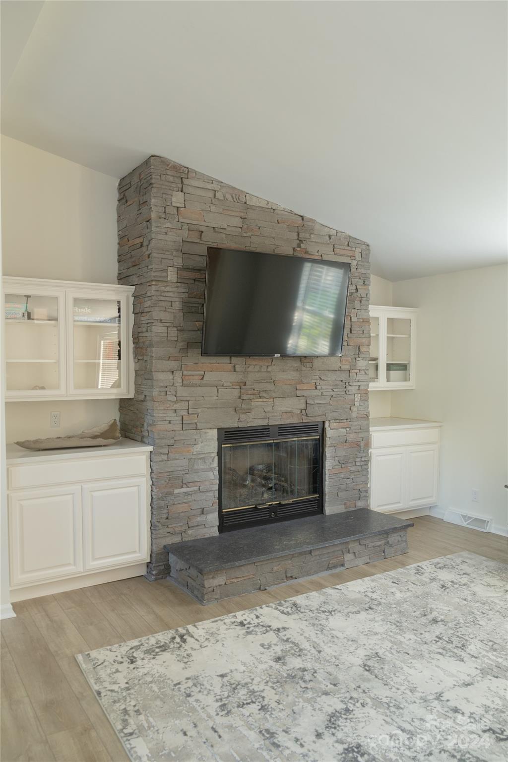 2315 Meffert Lane