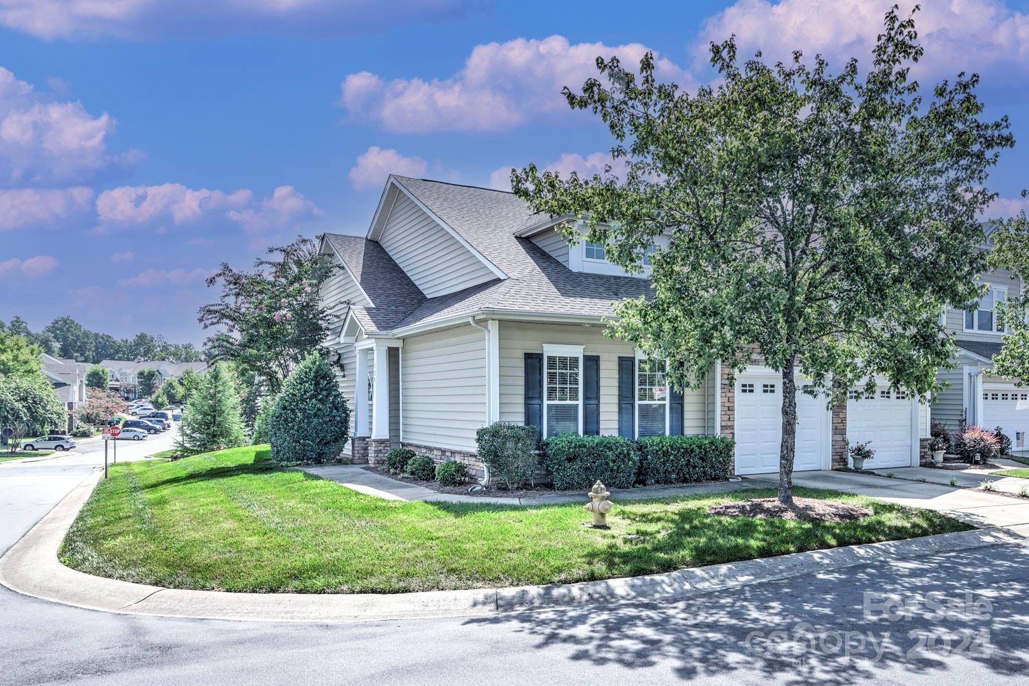 120 Falling Ridge
