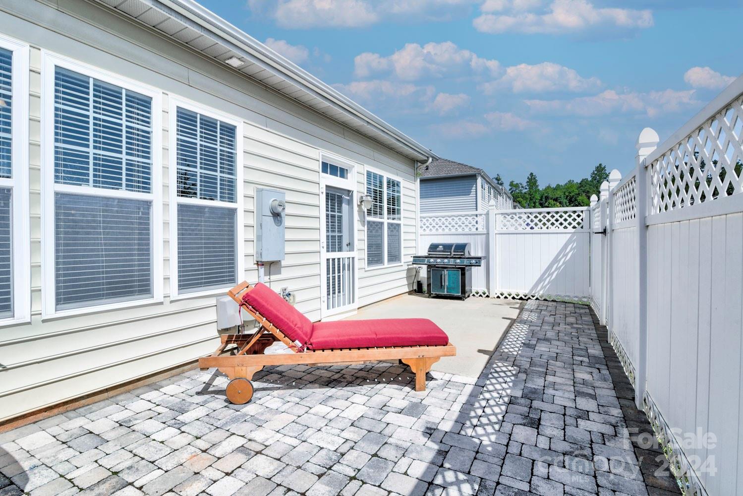 120 Falling Ridge
