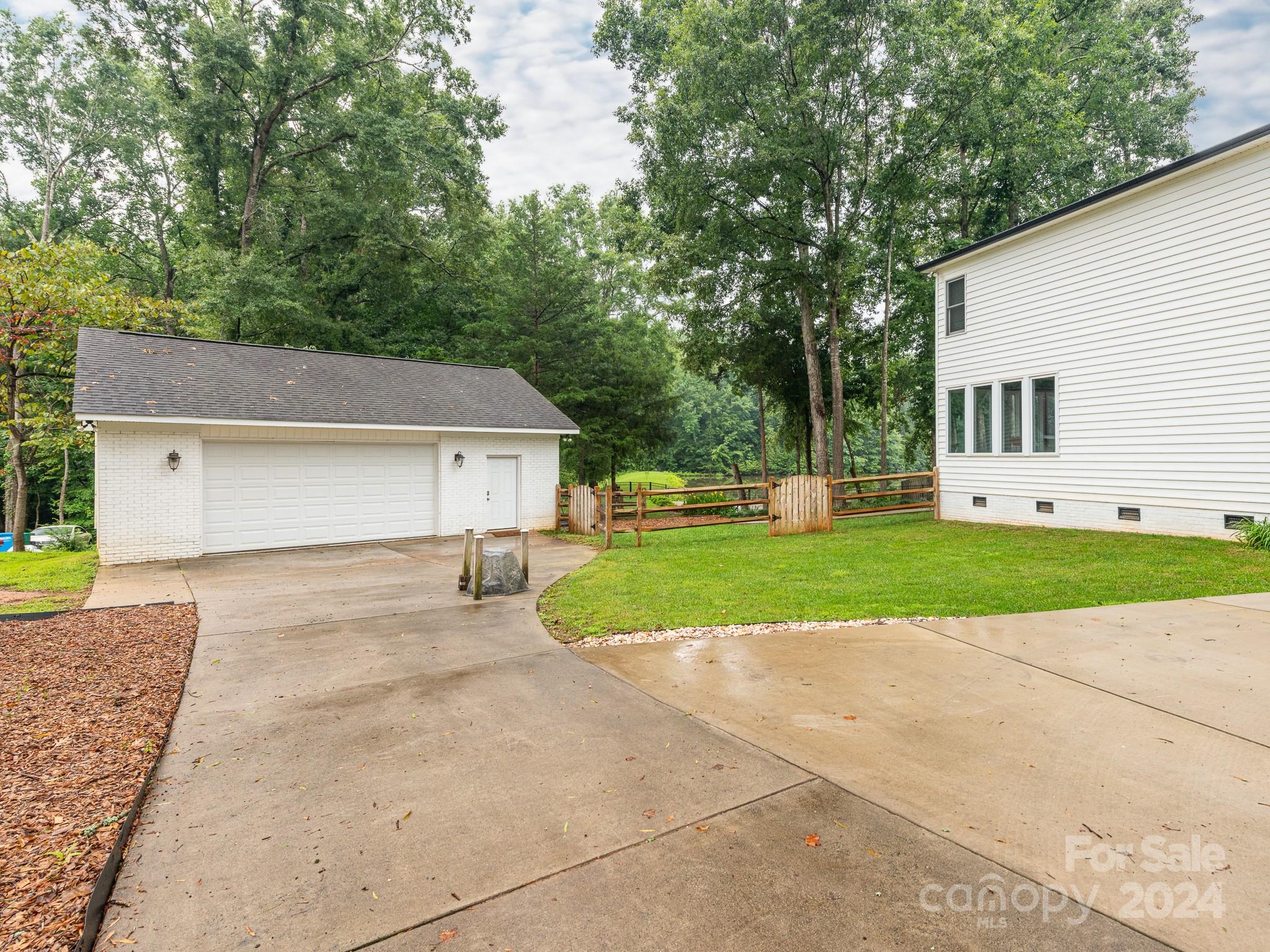 10201 Windtree Lane