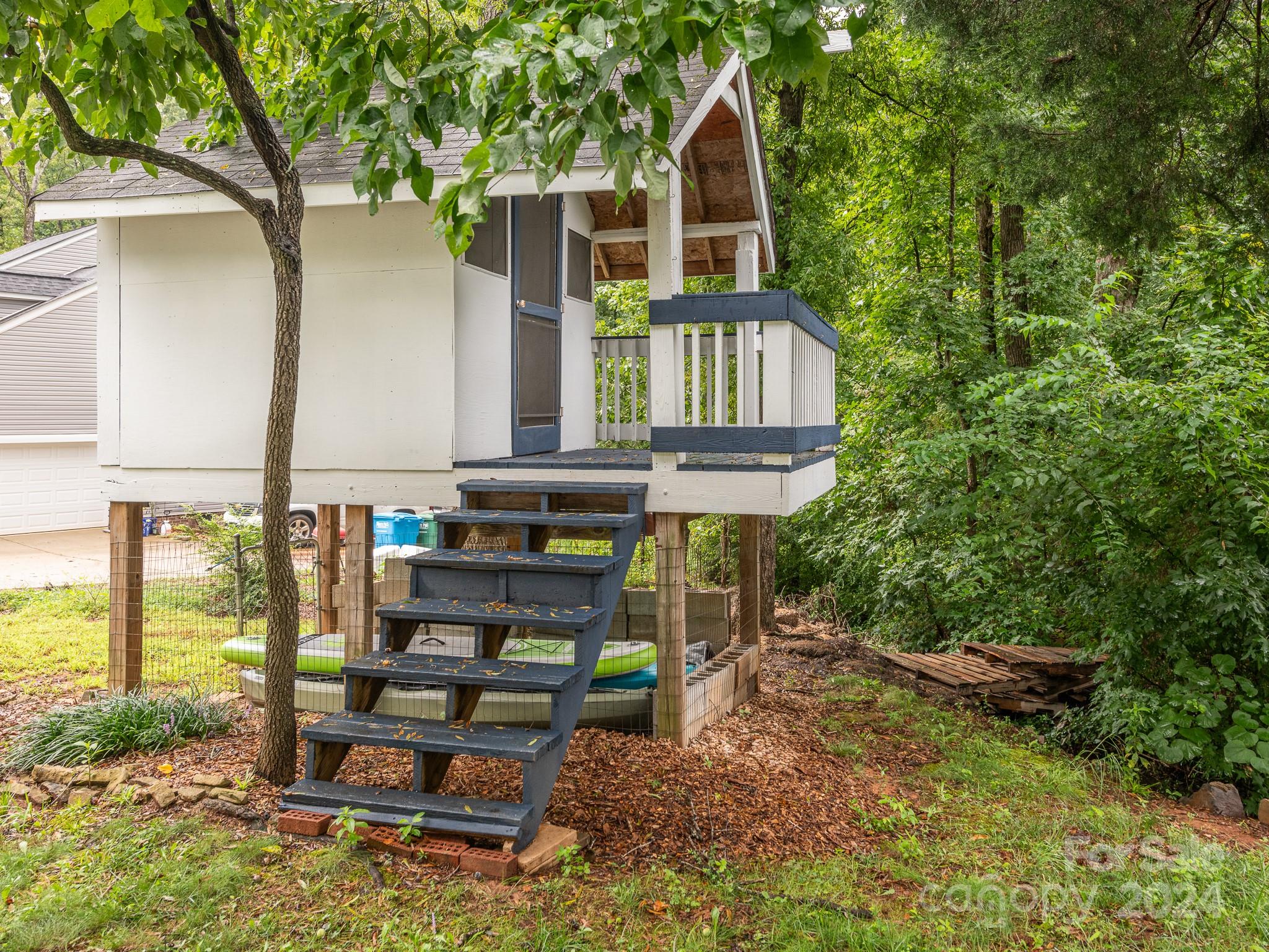 10201 Windtree Lane
