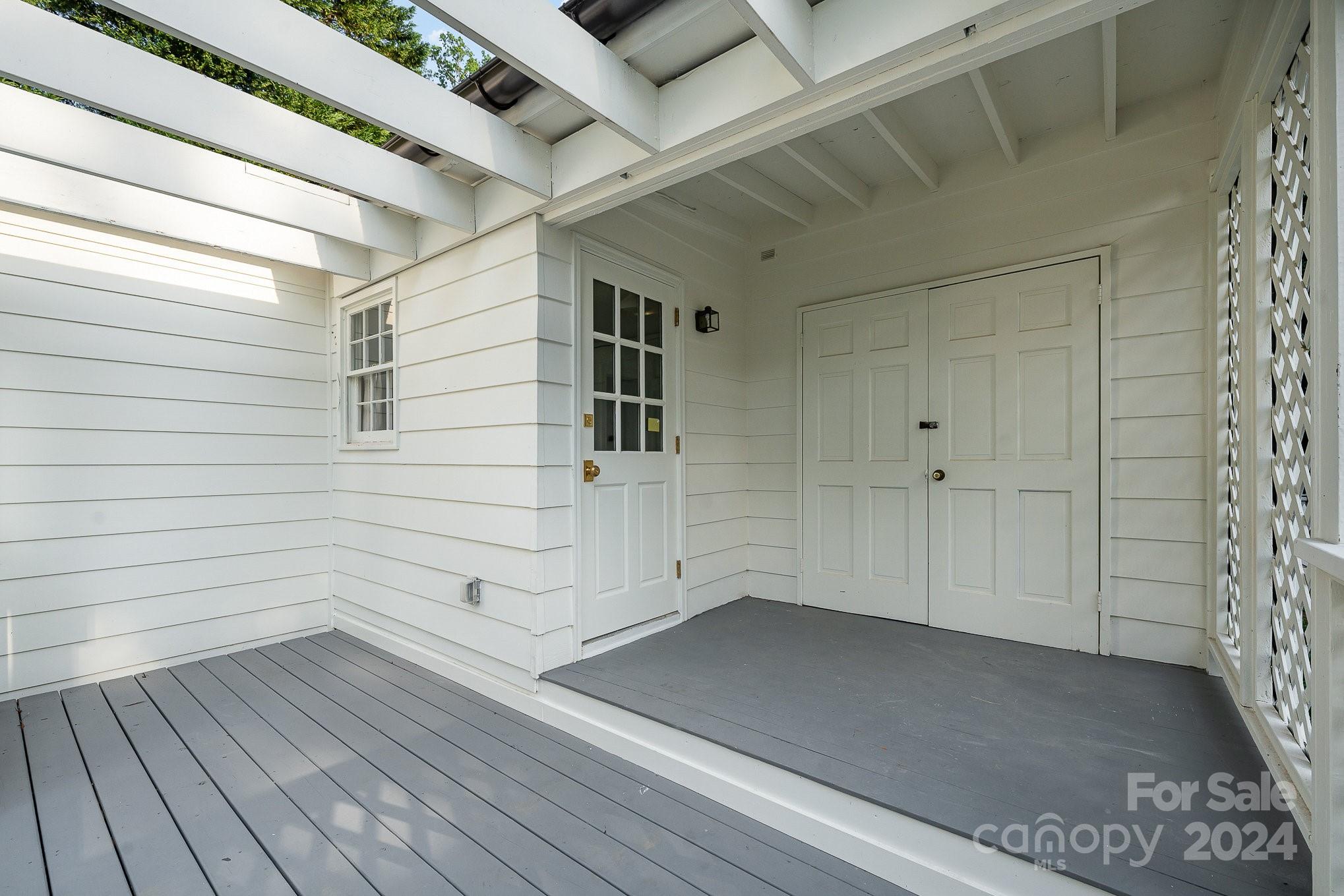 614 Moravian Lane