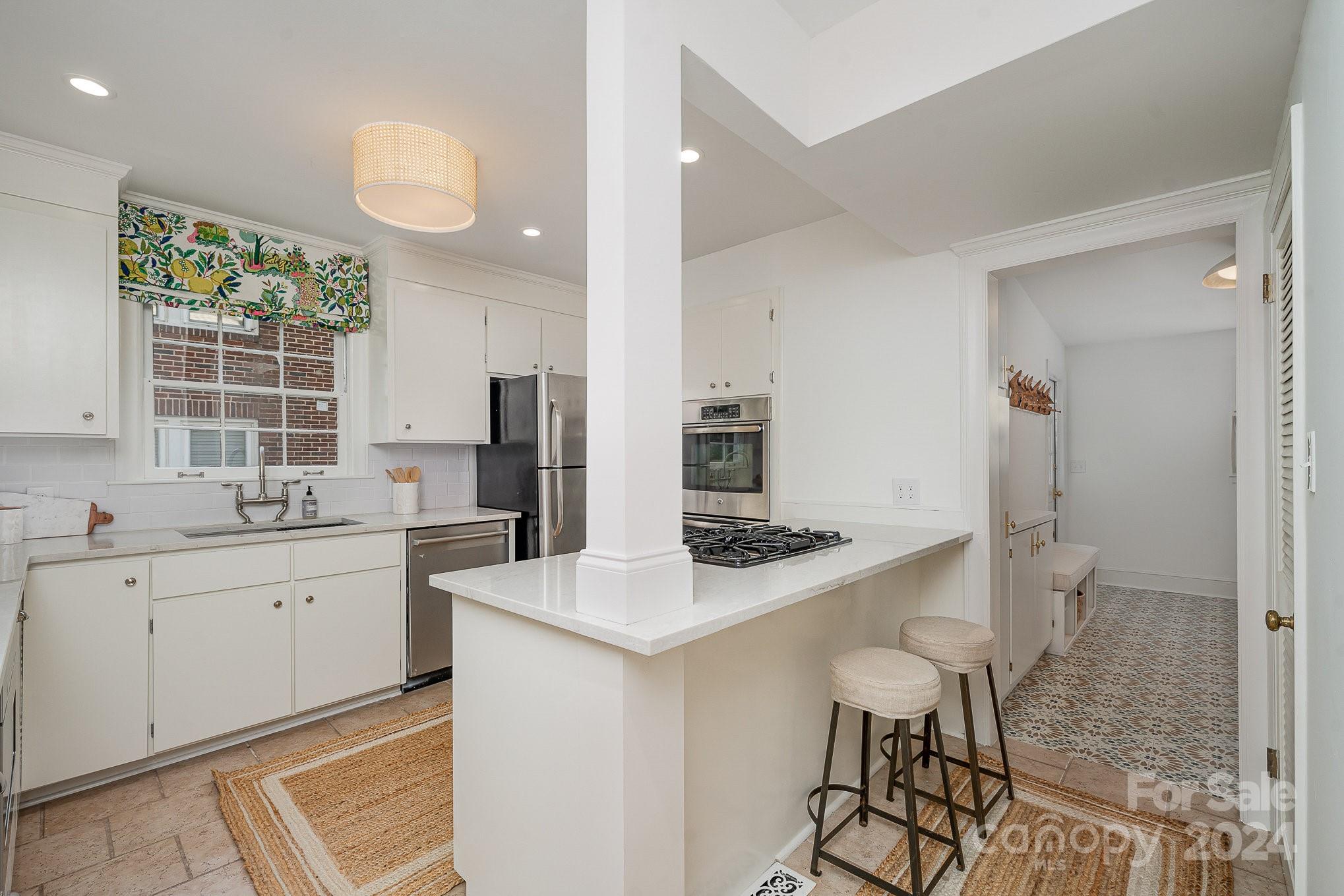 614 Moravian Lane