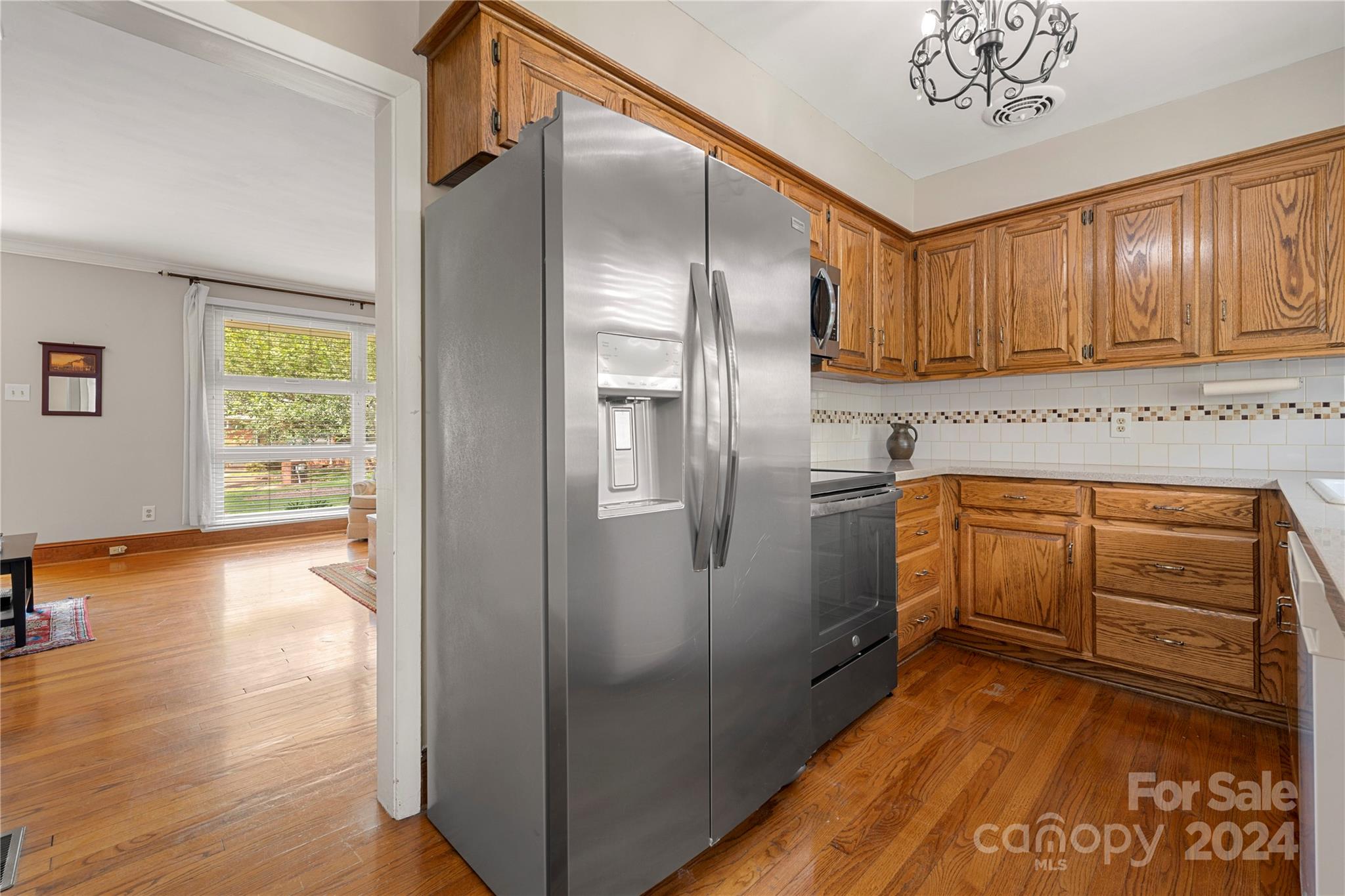 4737 Woodlark Lane