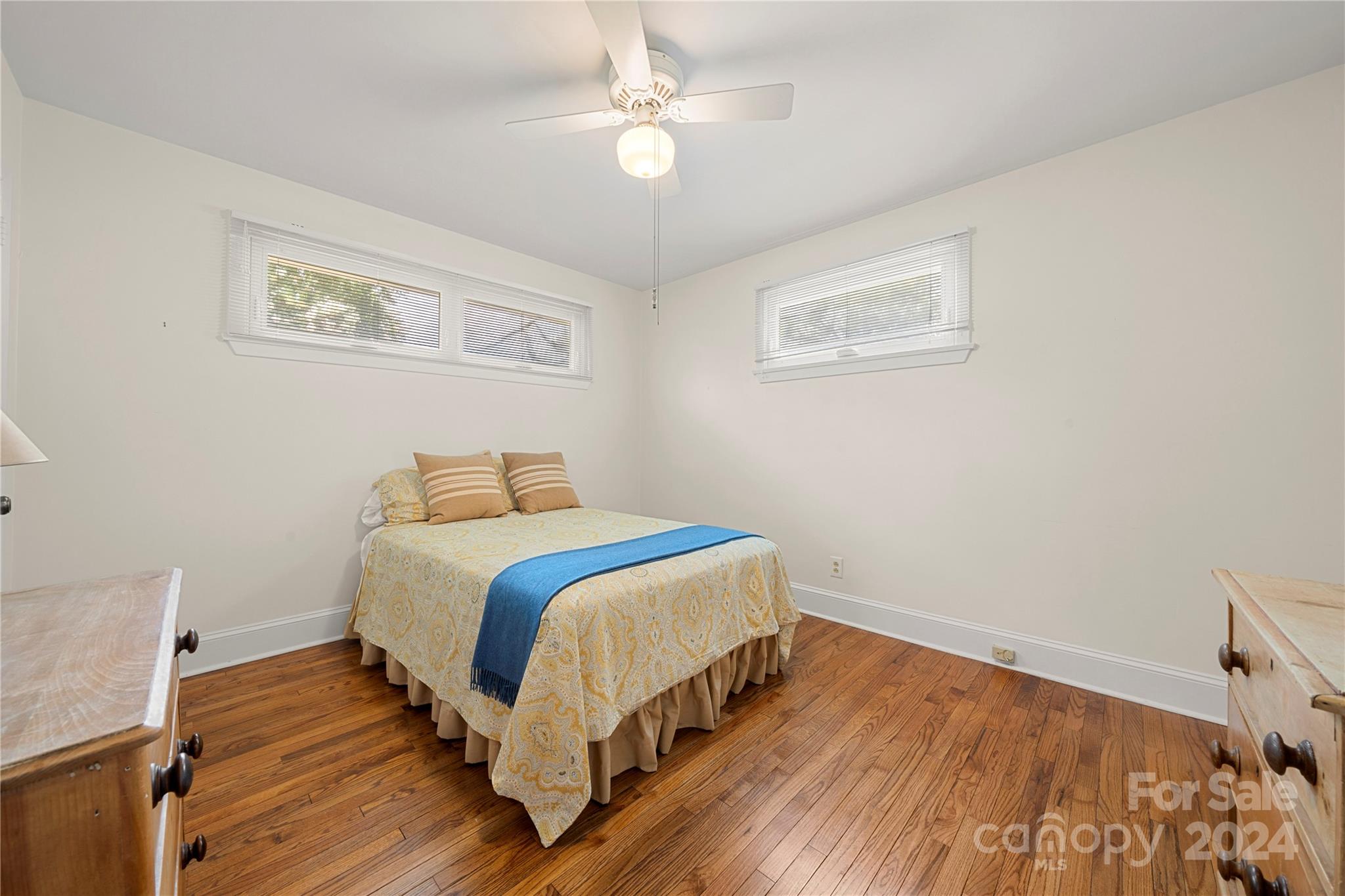 4737 Woodlark Lane