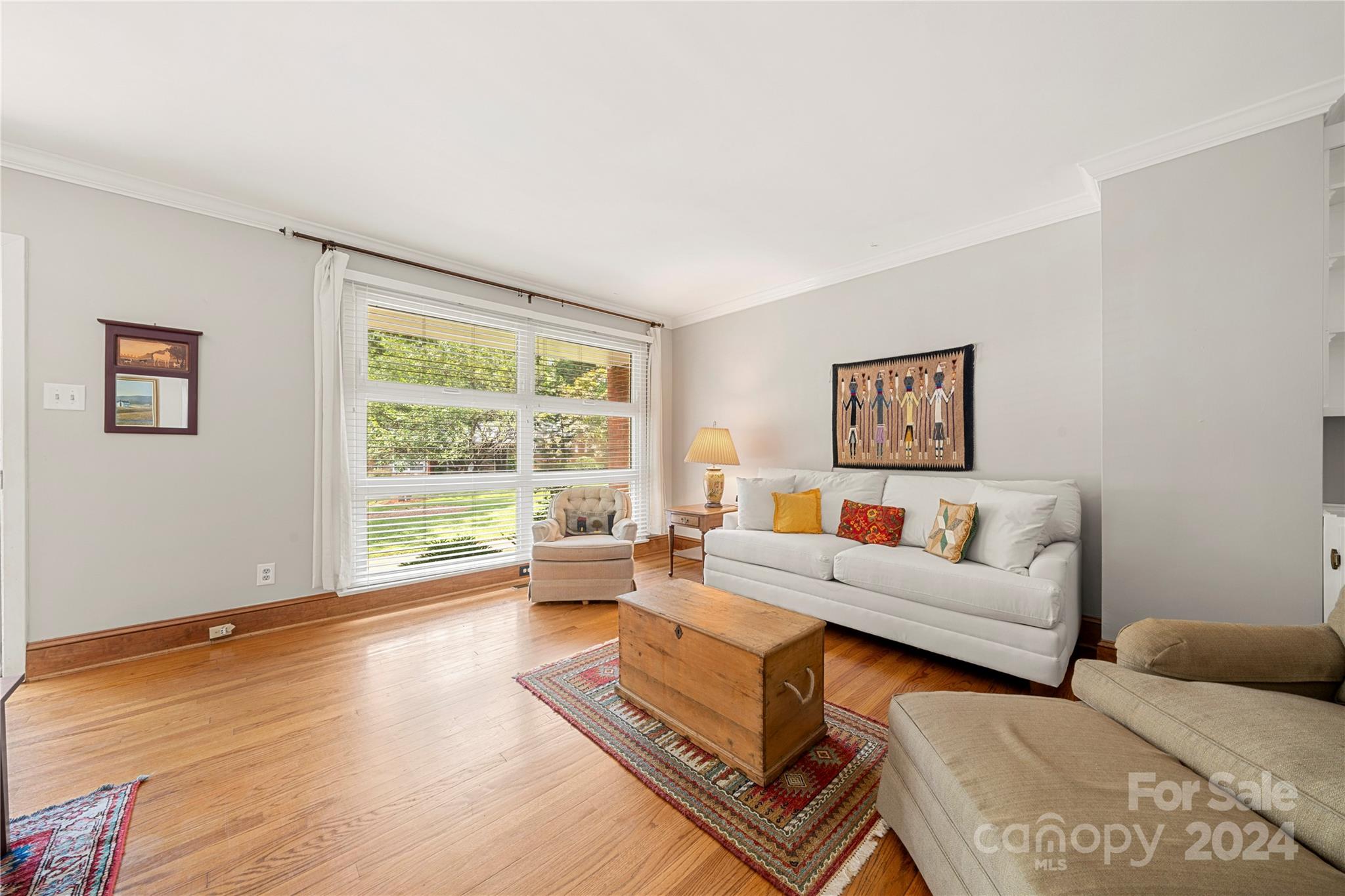 4737 Woodlark Lane