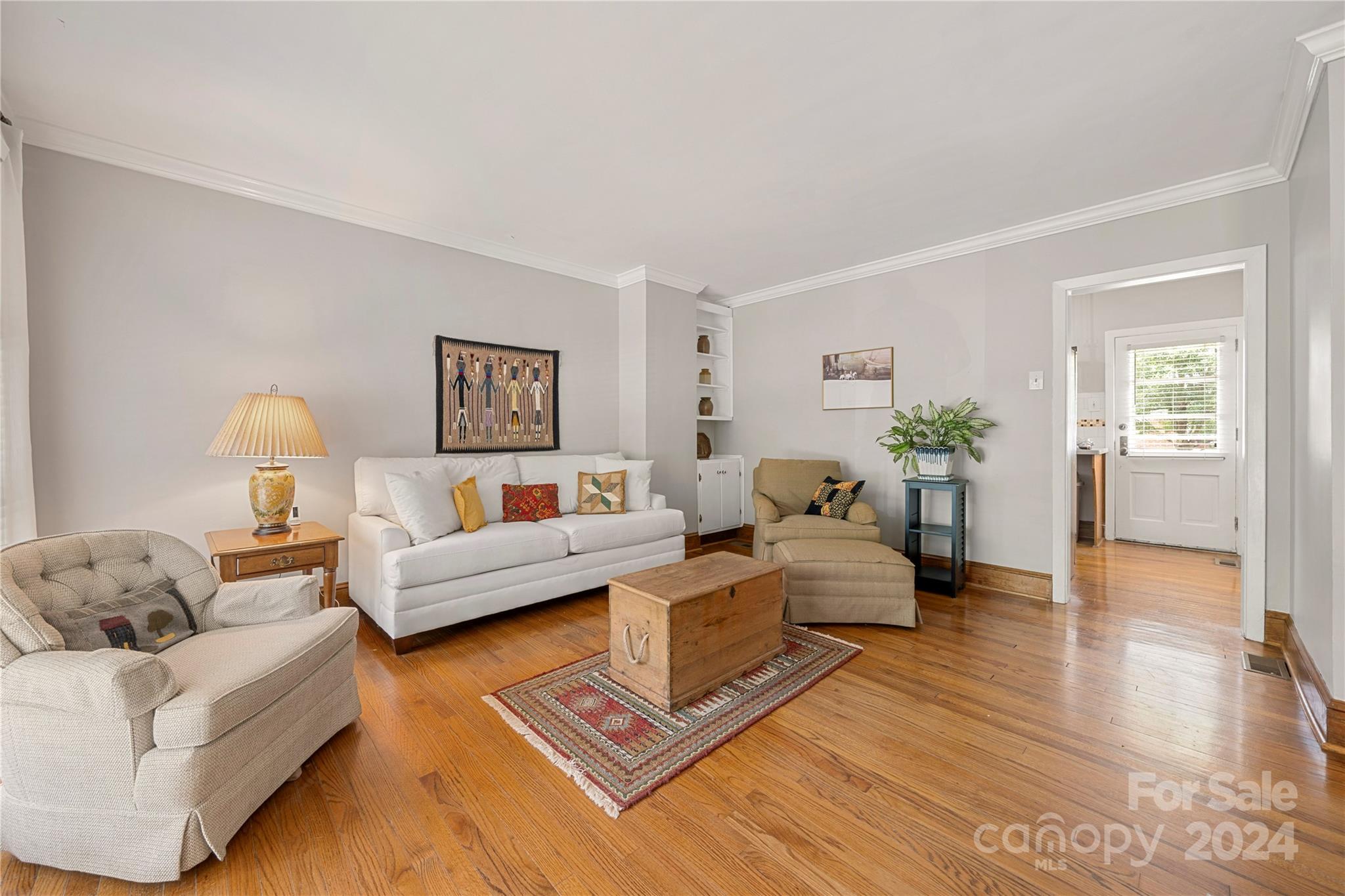 4737 Woodlark Lane