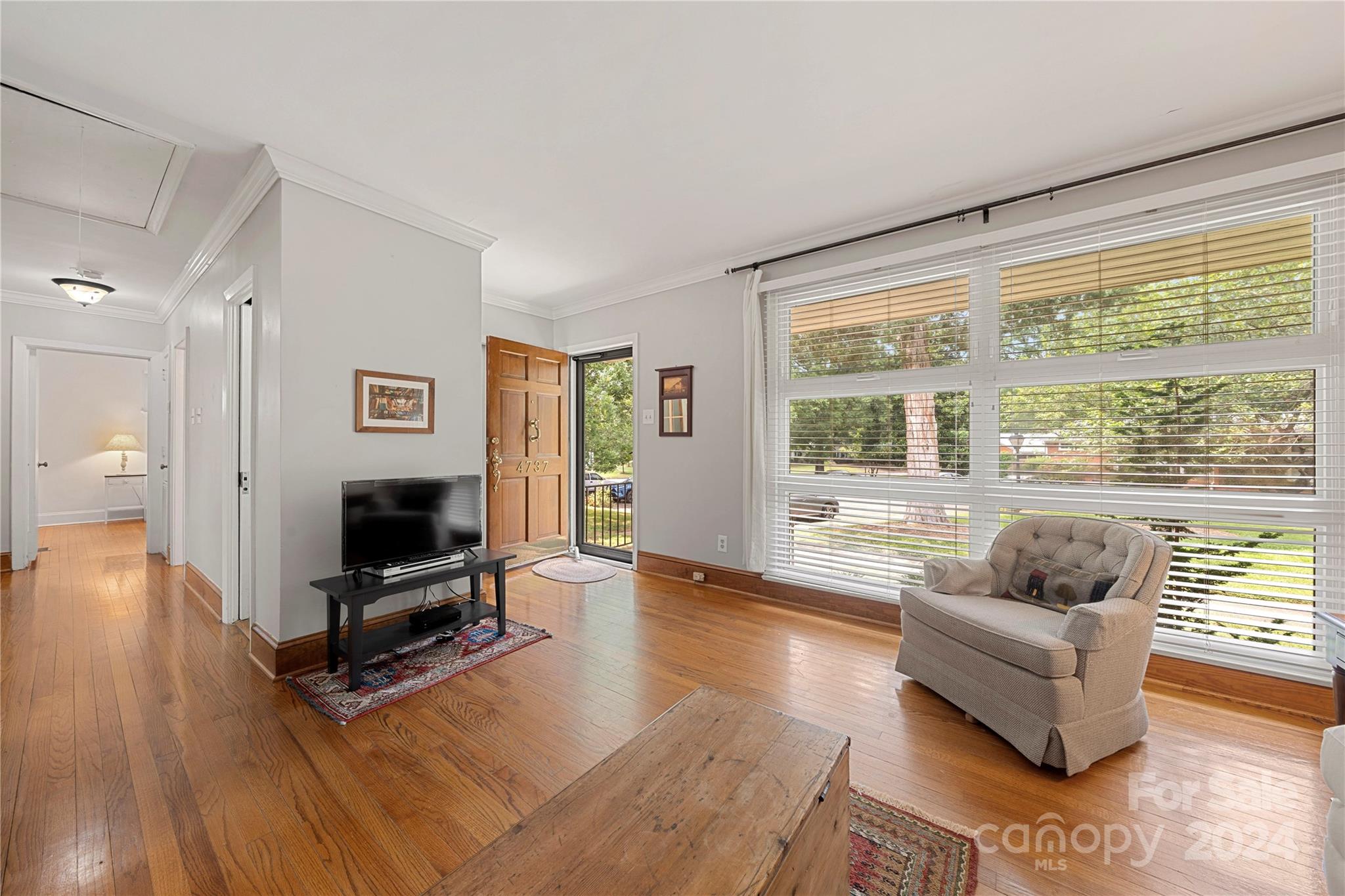 4737 Woodlark Lane