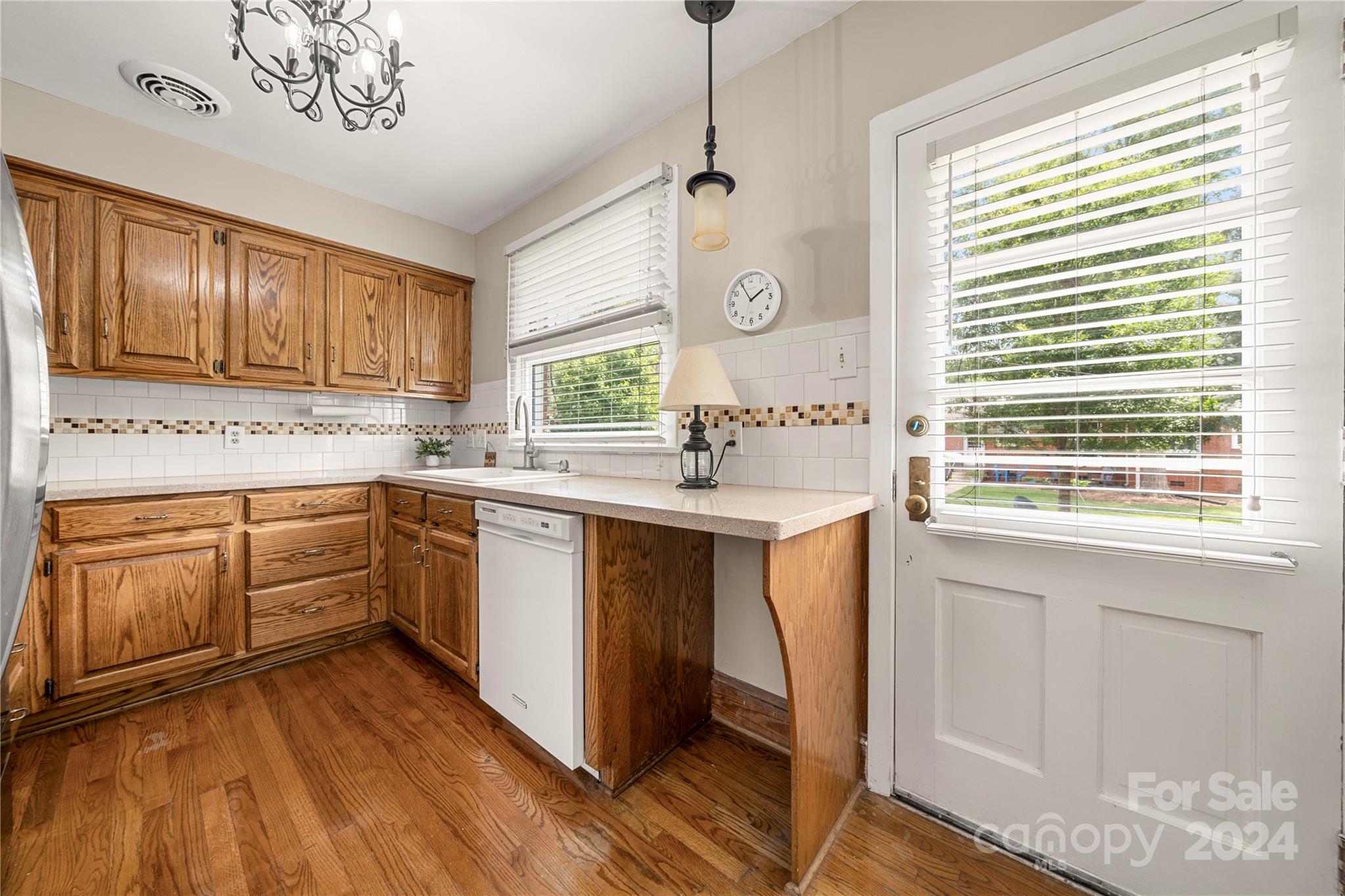 4737 Woodlark Lane