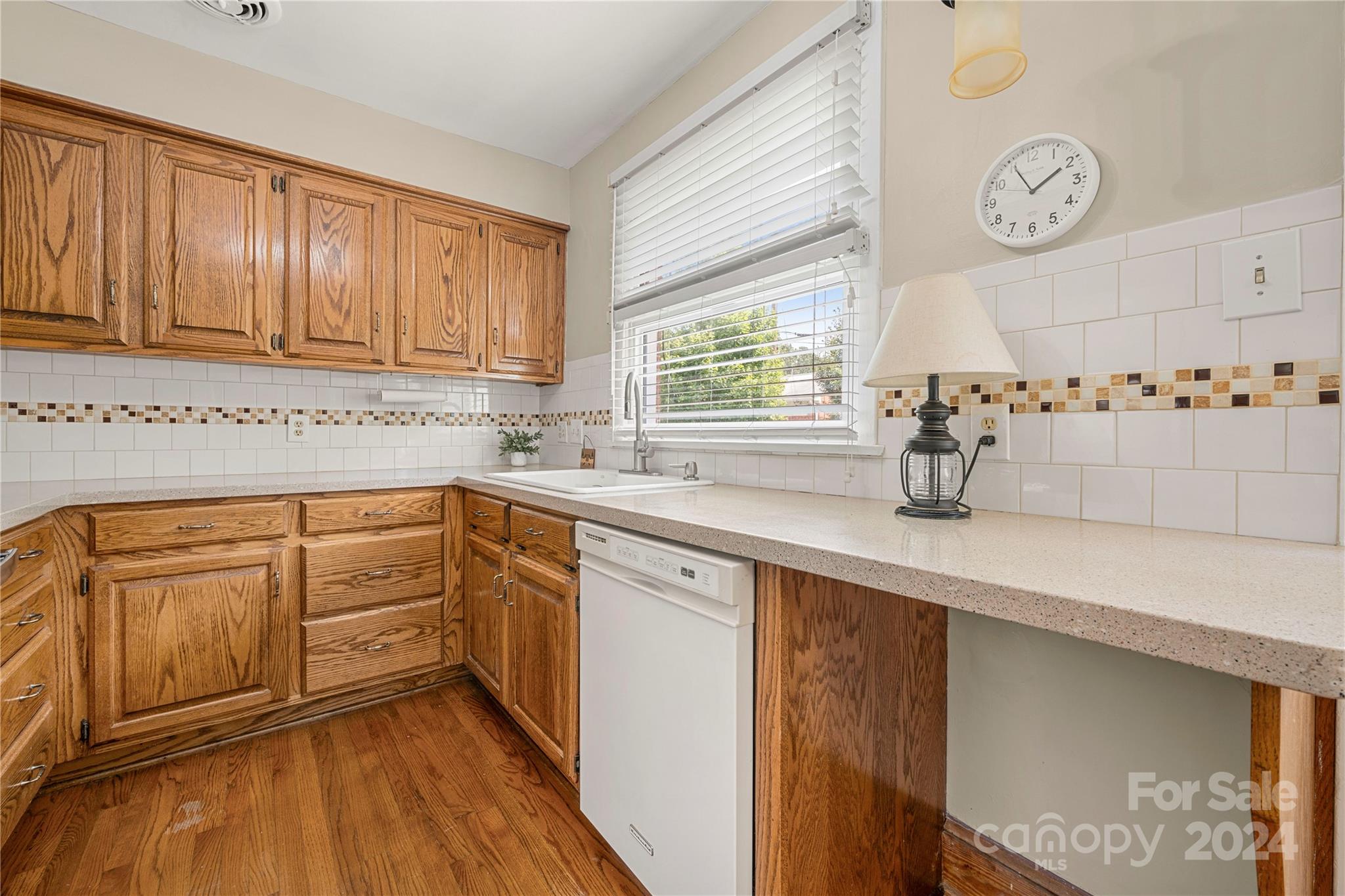 4737 Woodlark Lane