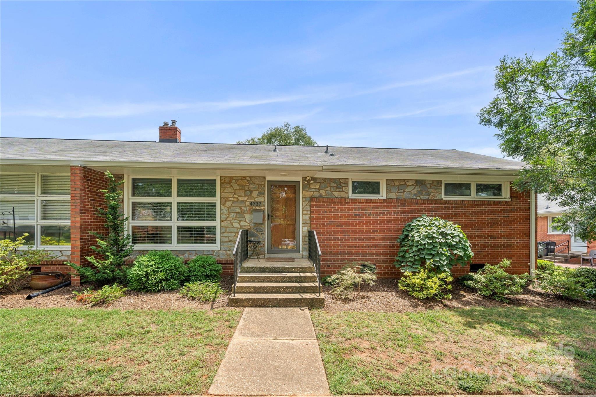 4737 Woodlark Lane