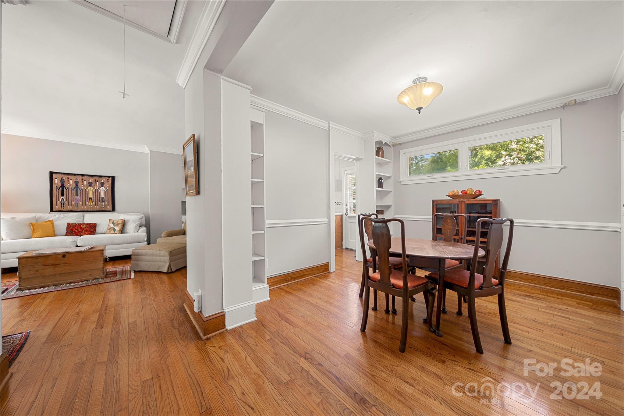 4737 Woodlark Lane