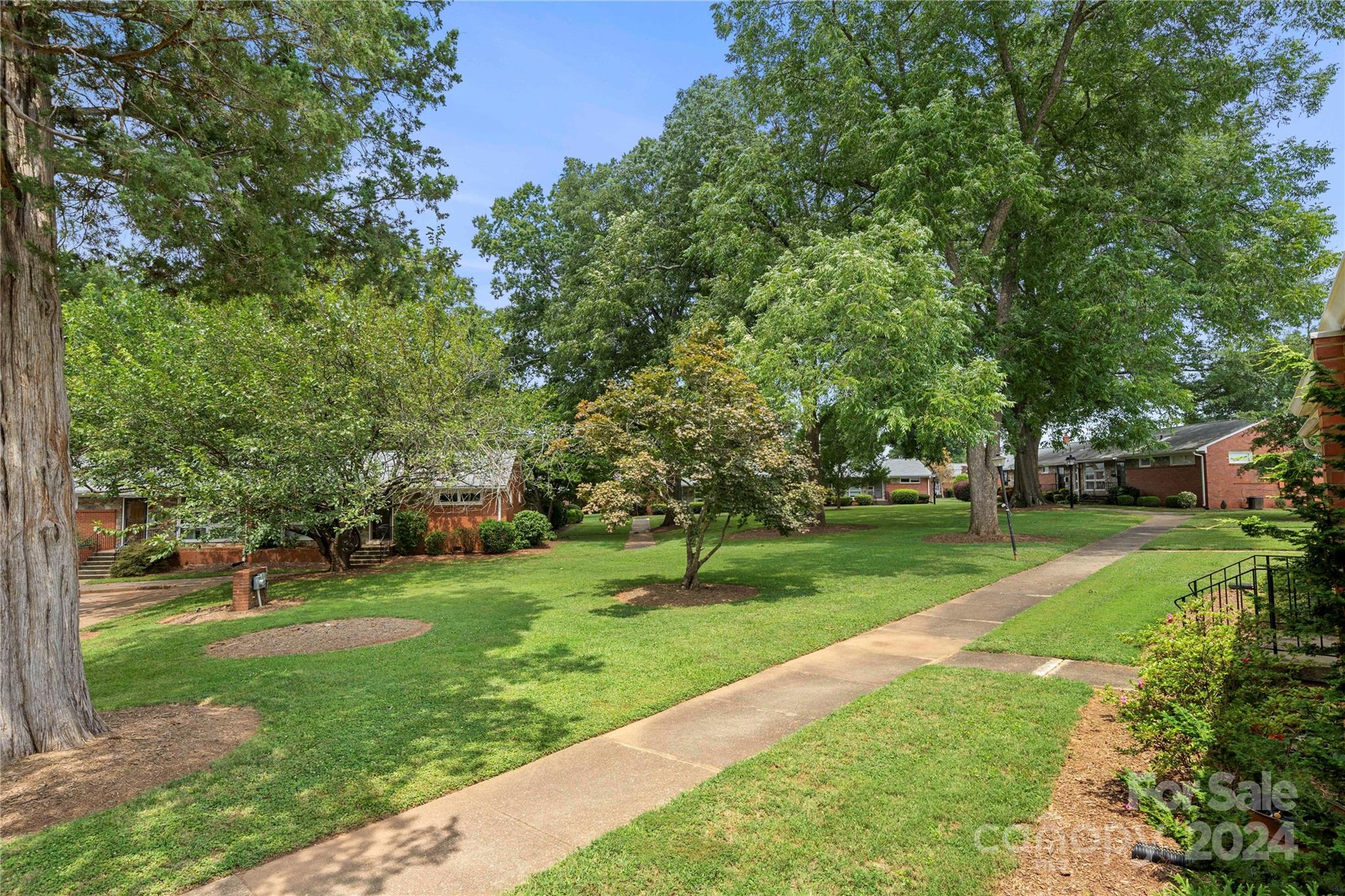 4737 Woodlark Lane