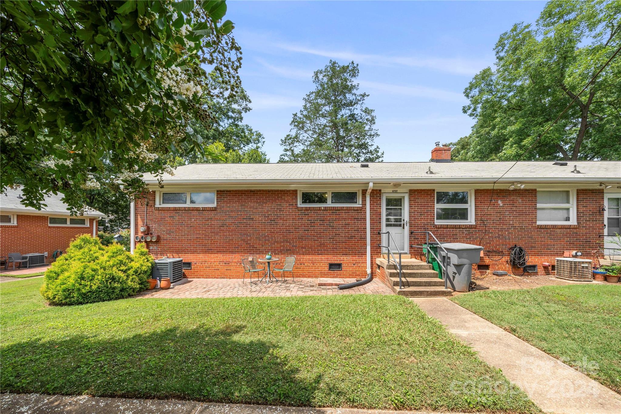 4737 Woodlark Lane