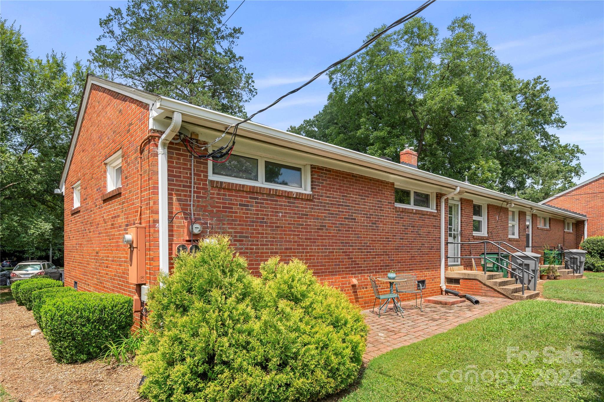 4737 Woodlark Lane
