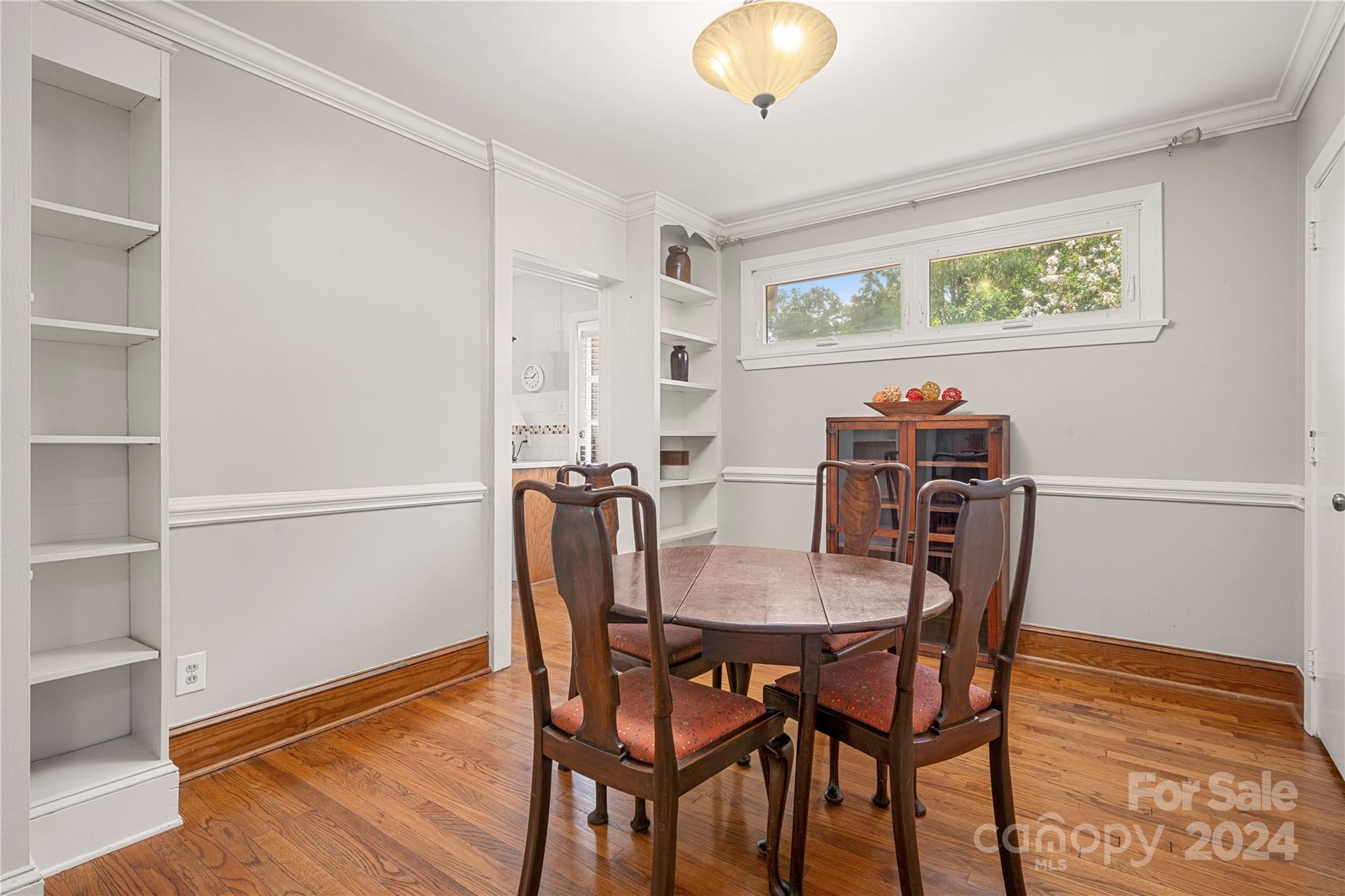 4737 Woodlark Lane