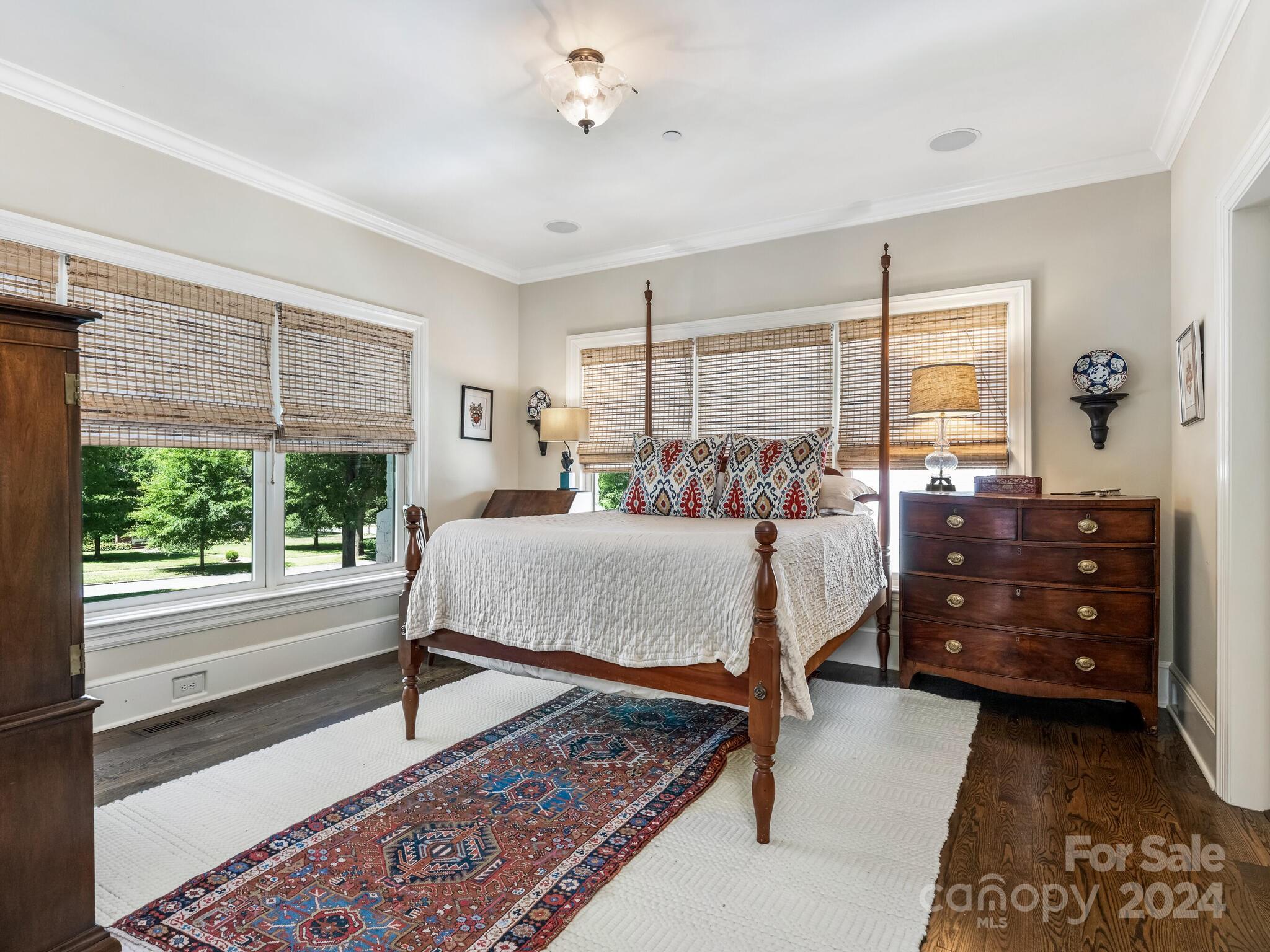 2011 Queens Road W