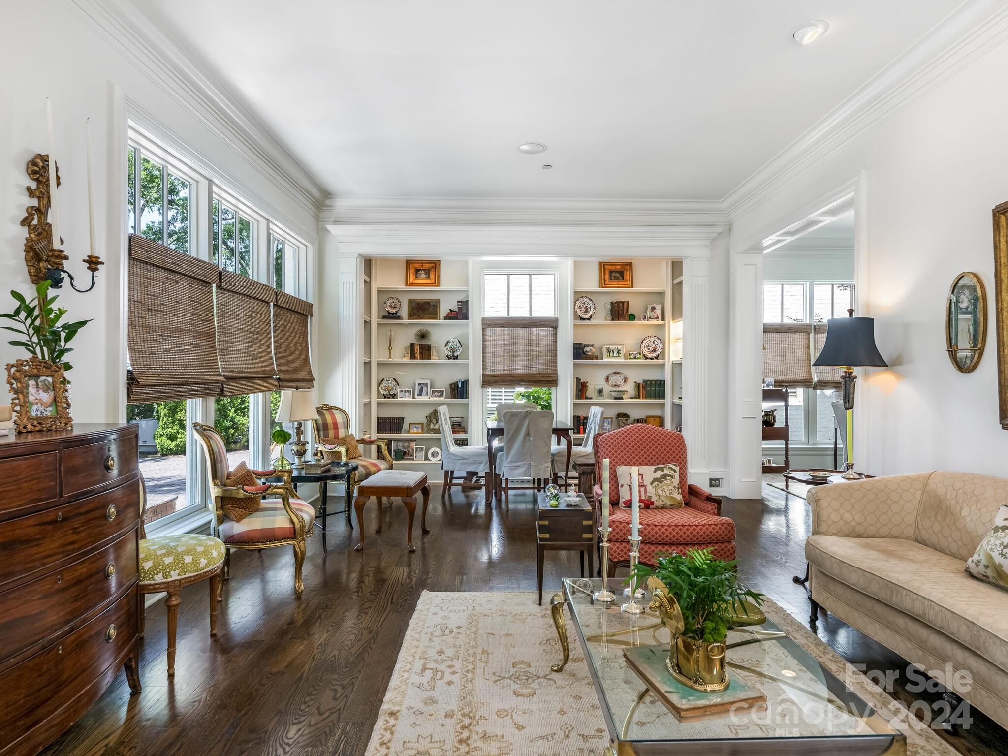 2011 Queens Road W