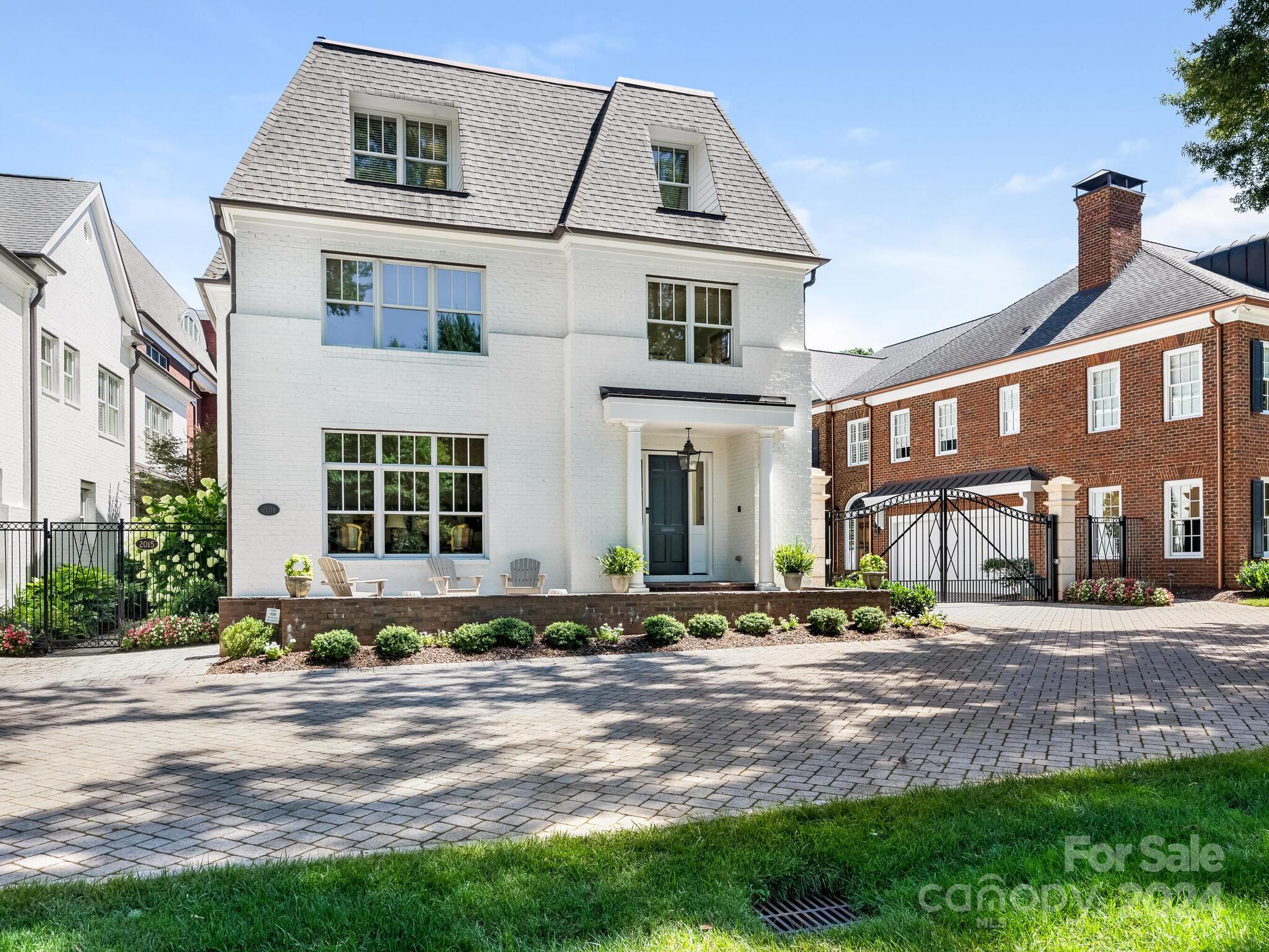 2011 Queens Road W
