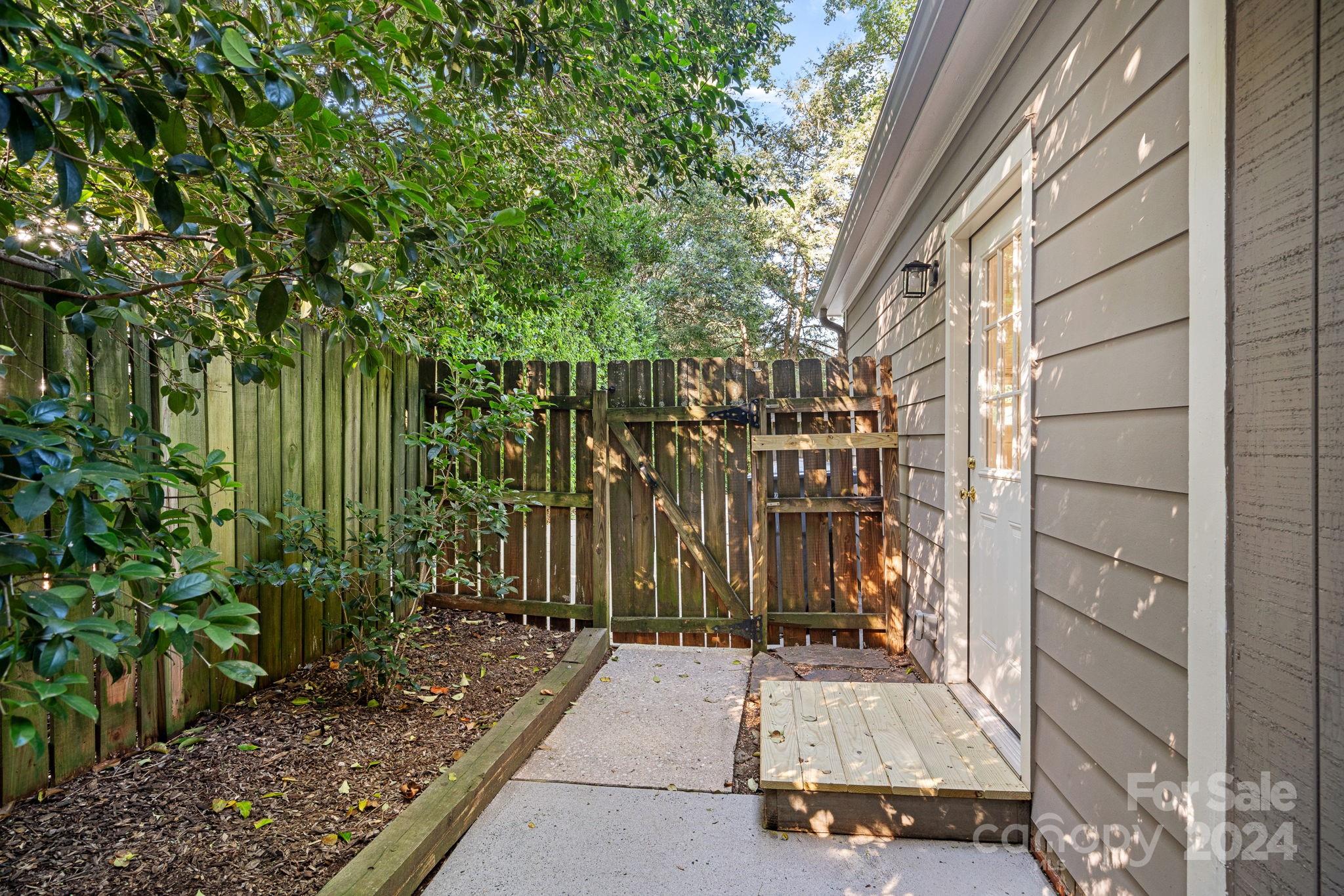 276 S Canterbury Road