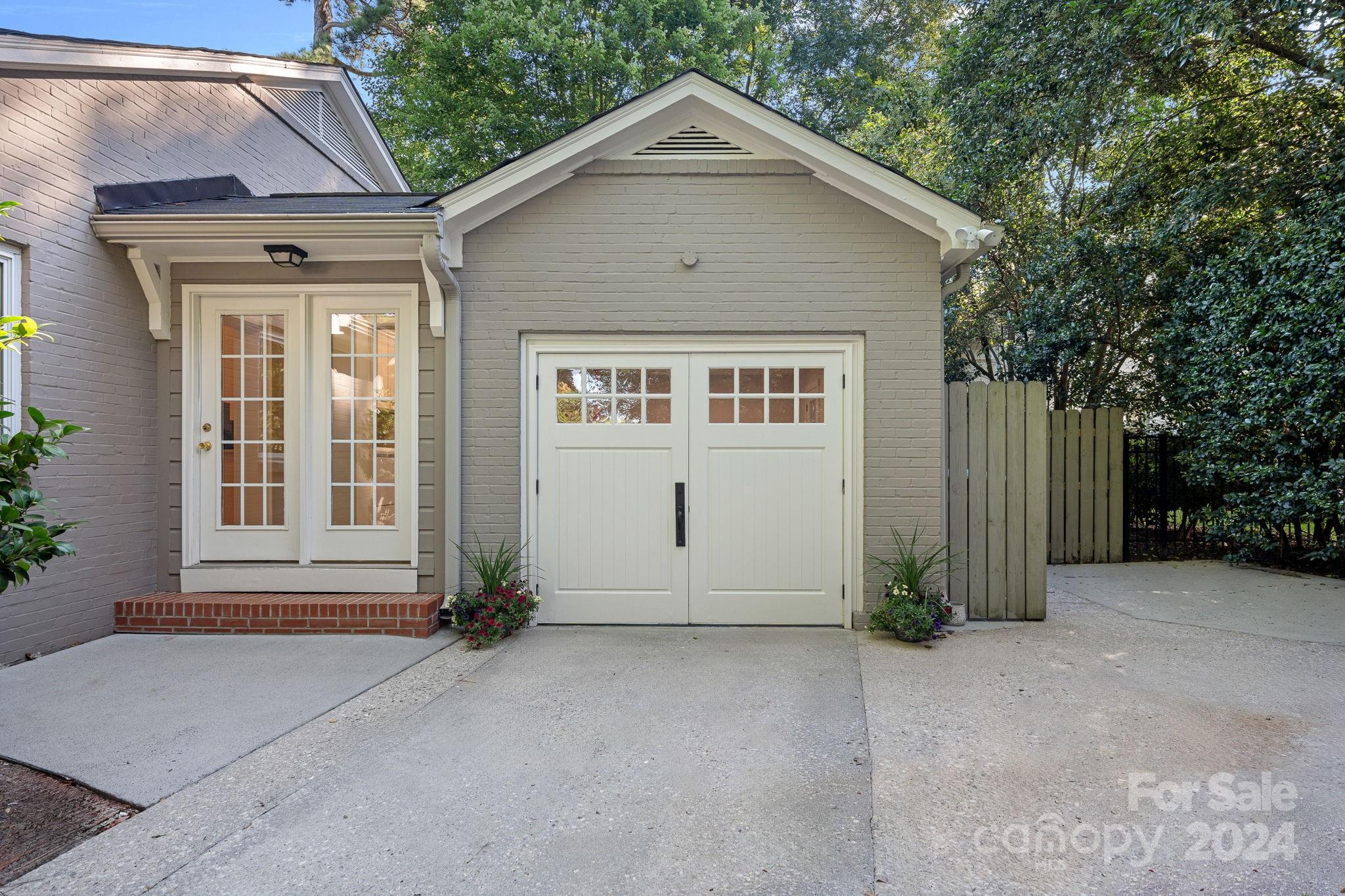 276 S Canterbury Road