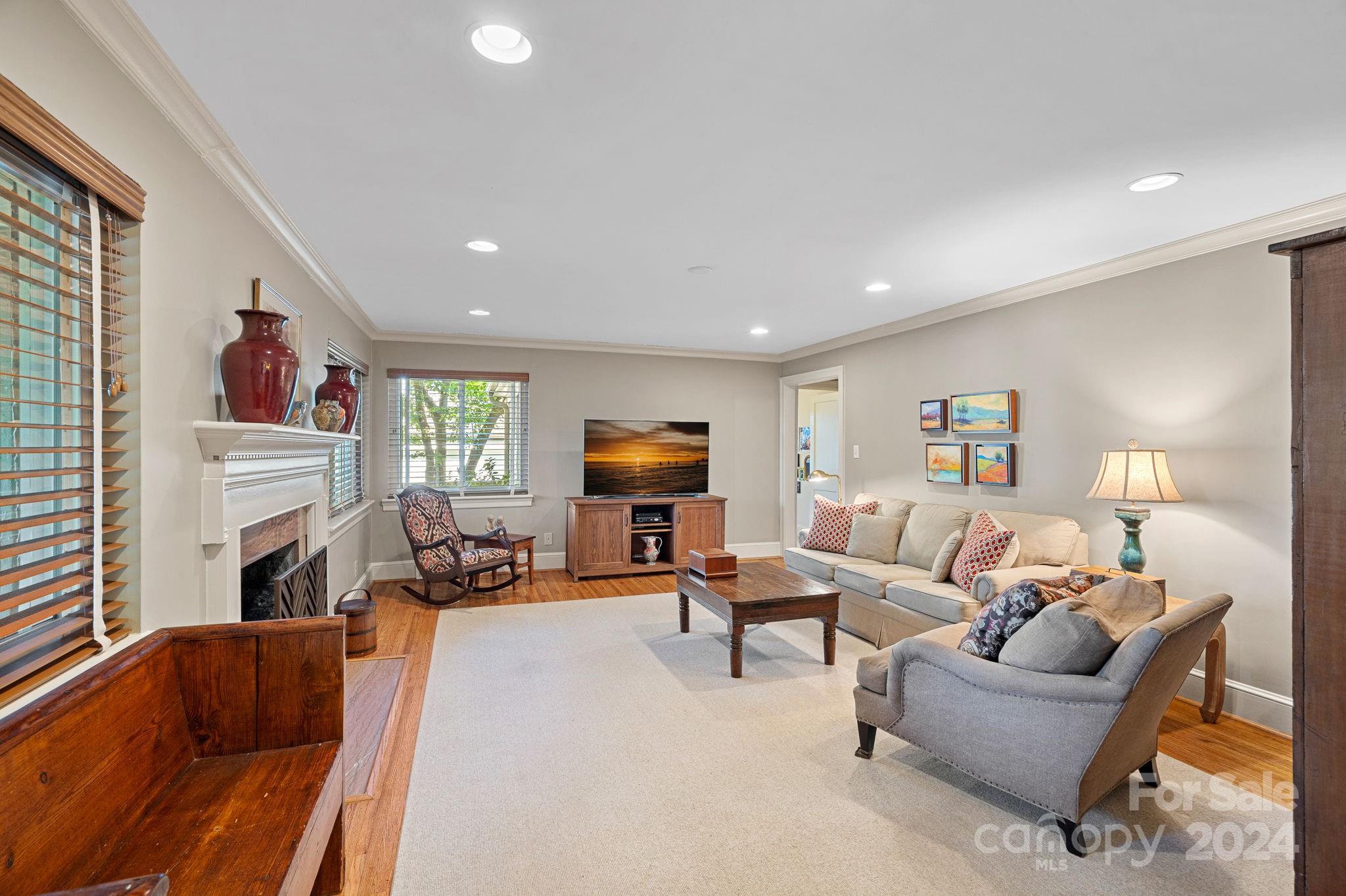 276 S Canterbury Road