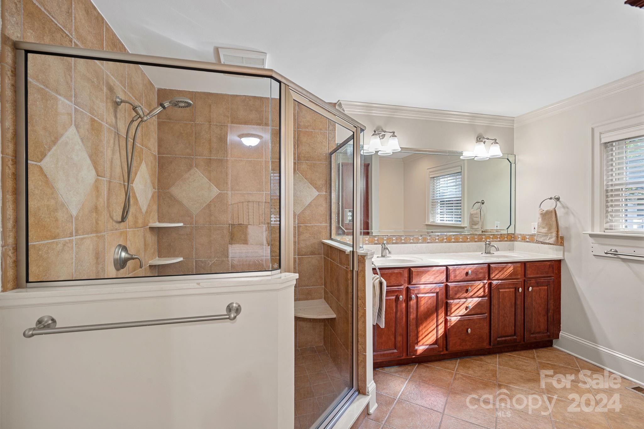 276 S Canterbury Road