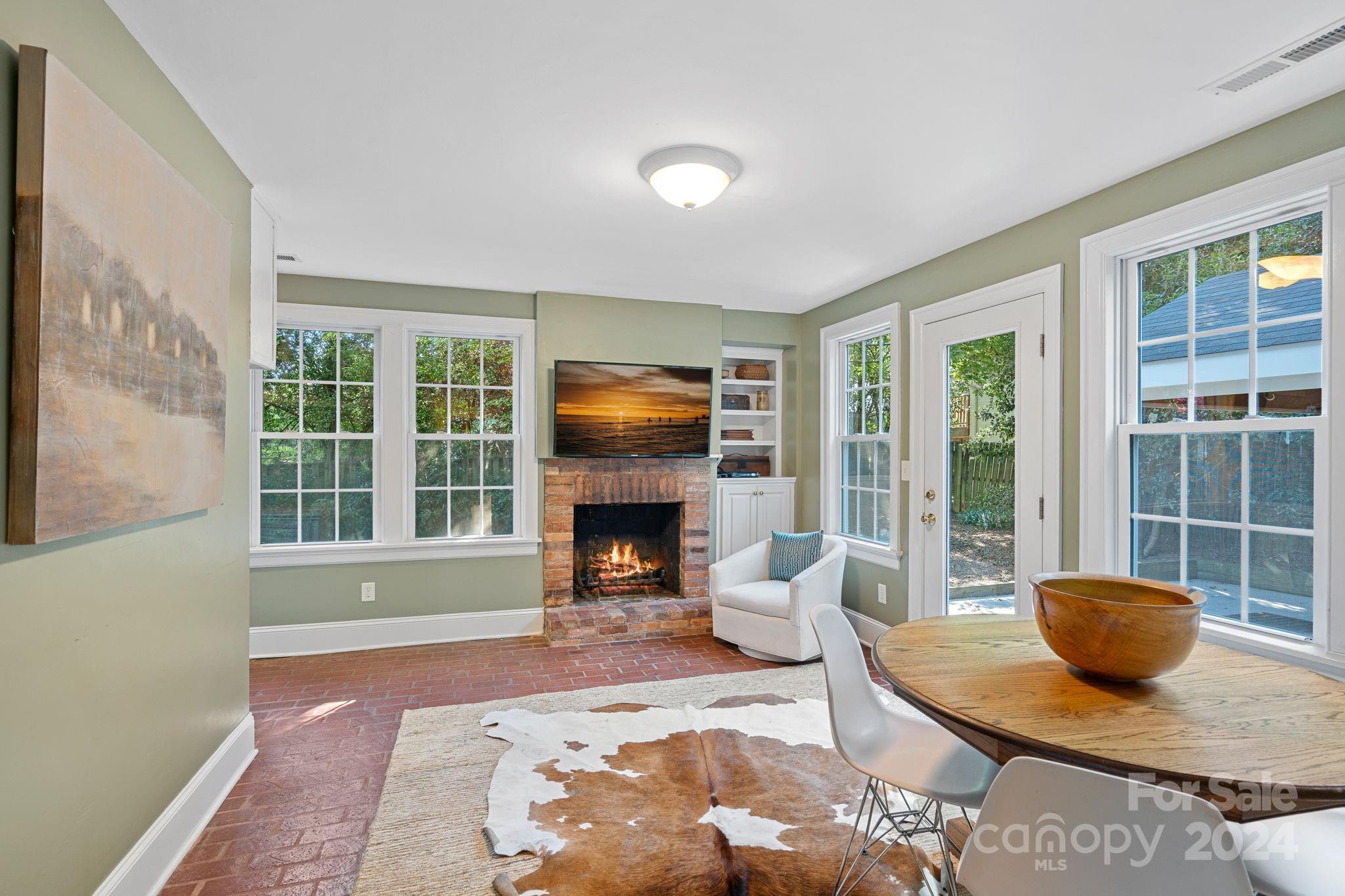 276 S Canterbury Road
