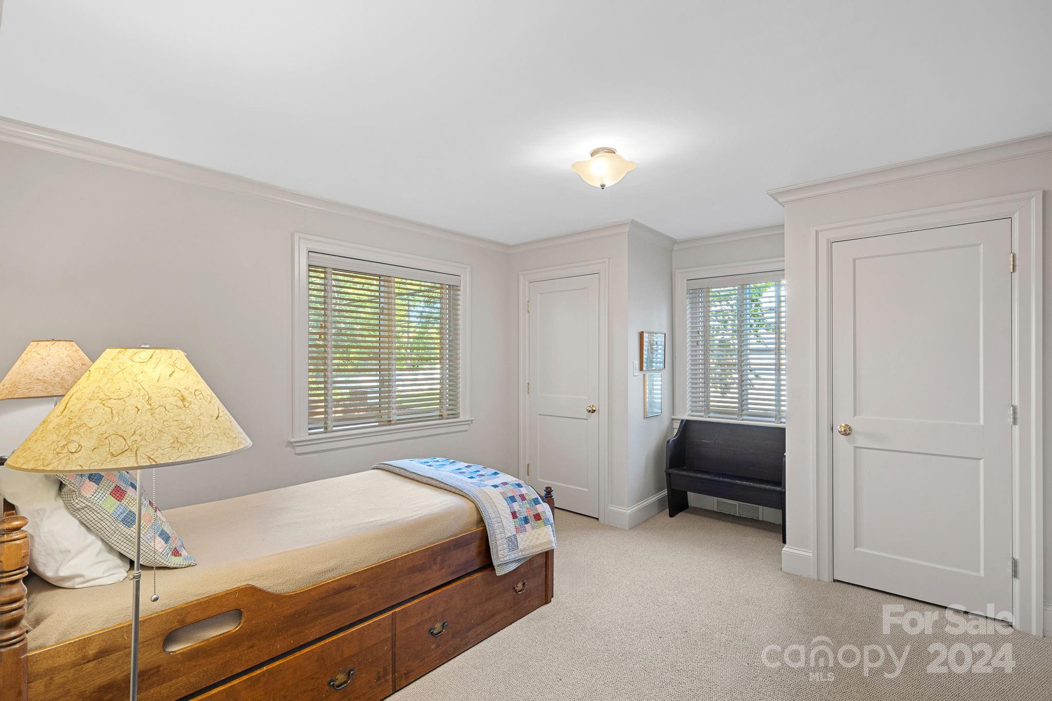 276 S Canterbury Road