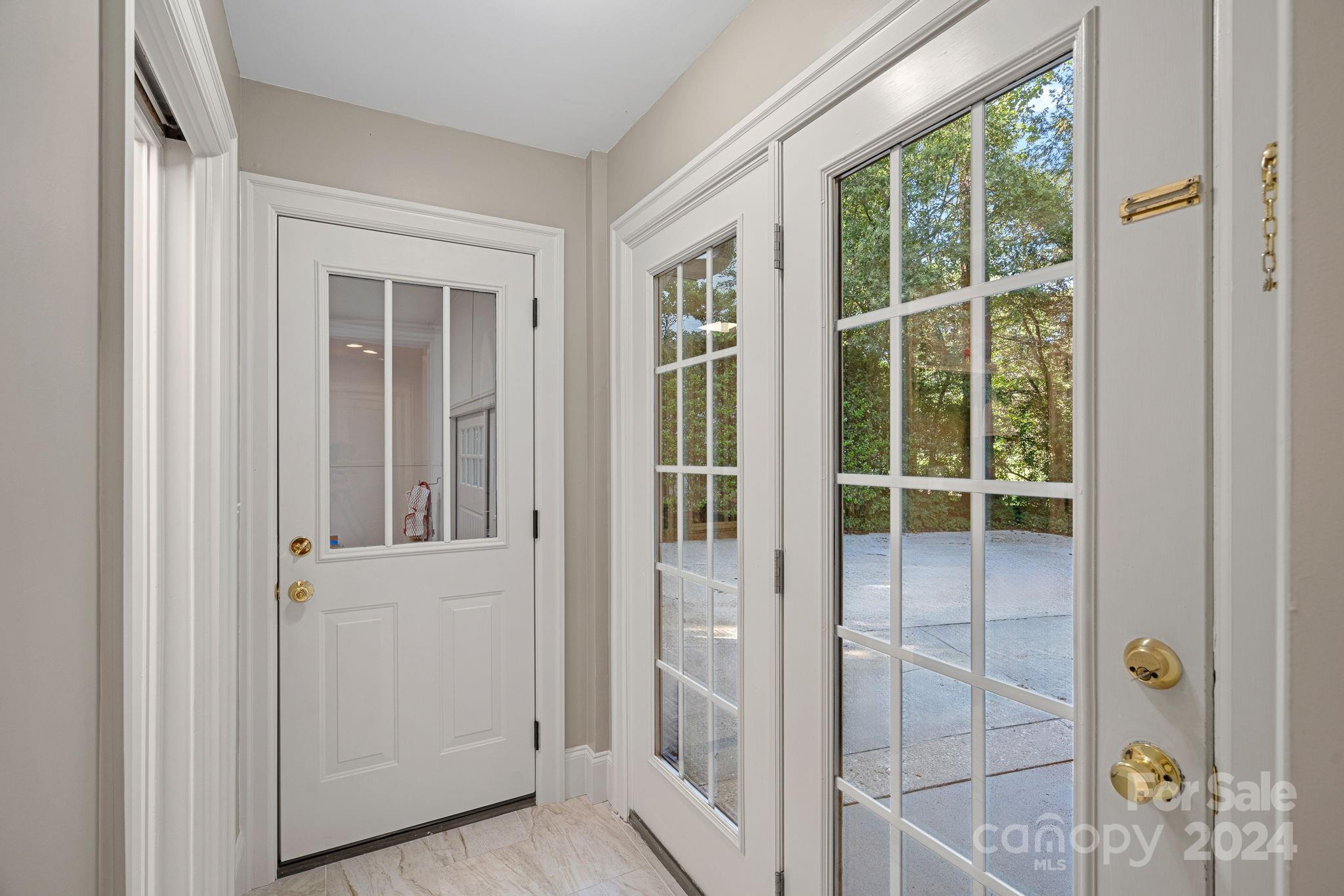 276 S Canterbury Road
