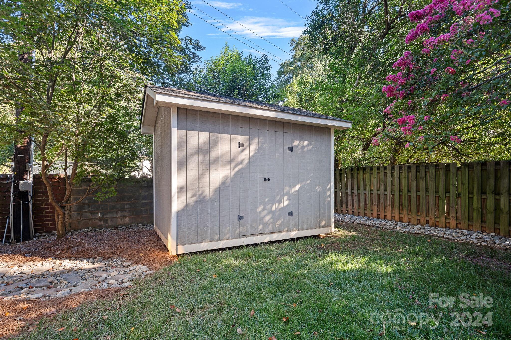 276 S Canterbury Road