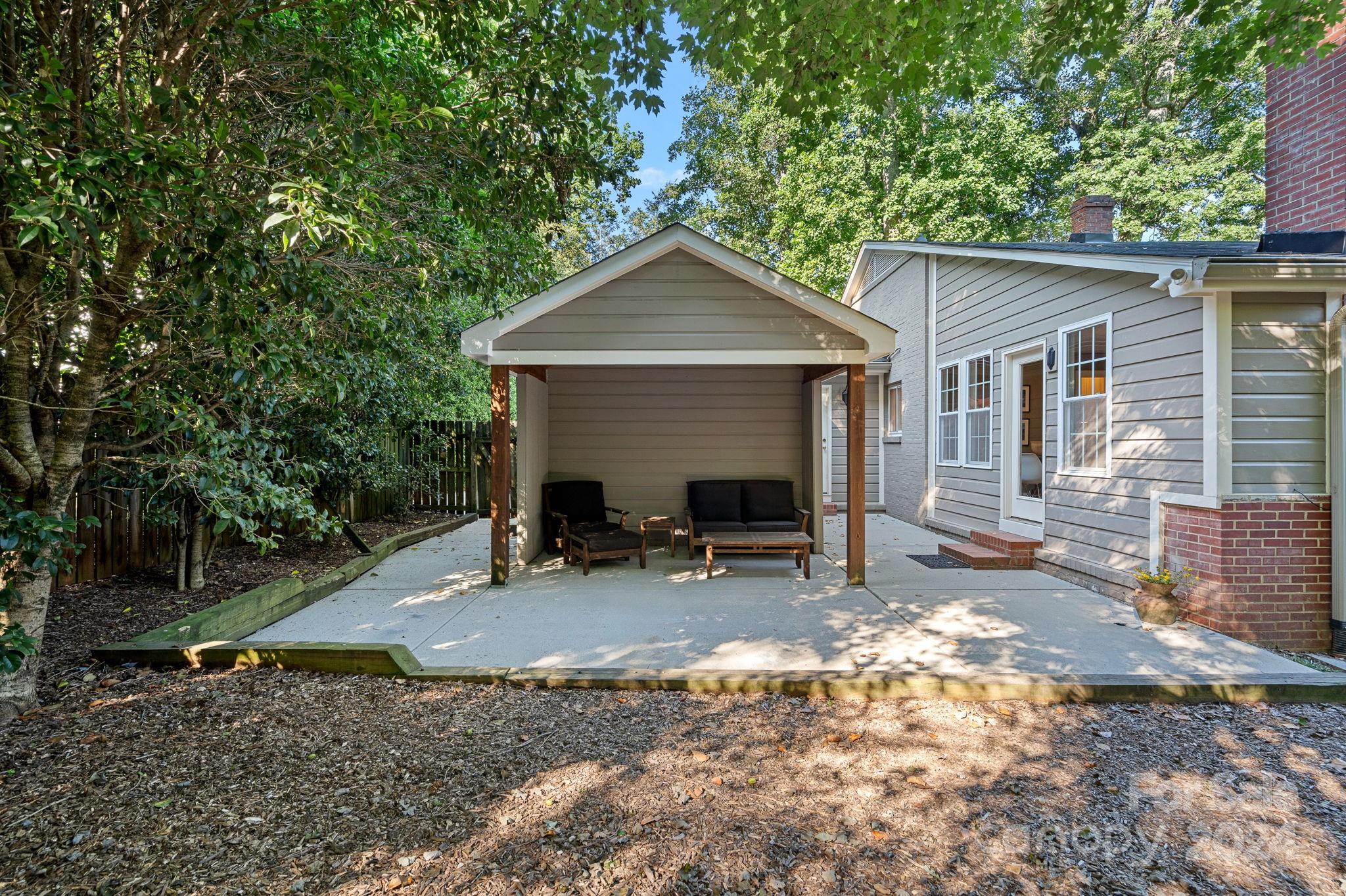 276 S Canterbury Road