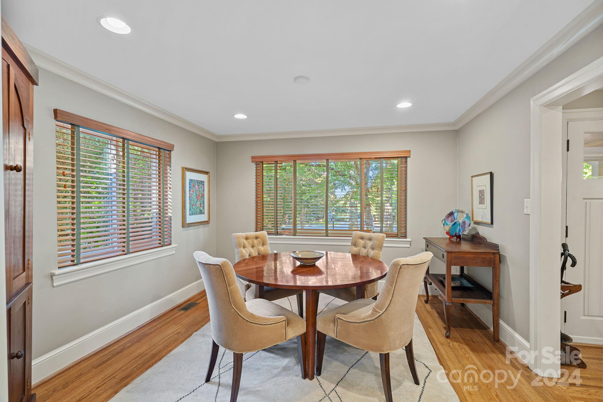 276 S Canterbury Road