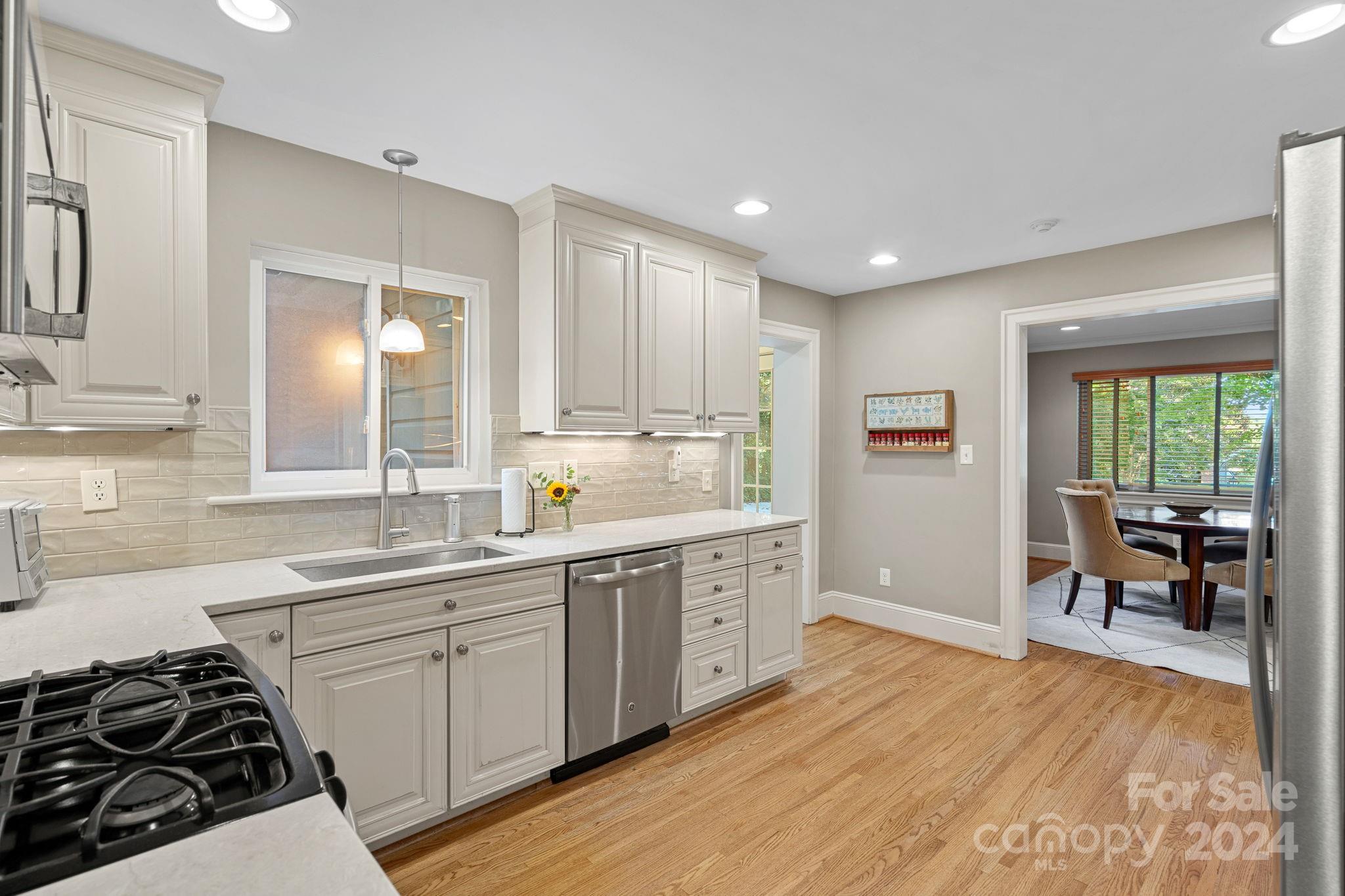 276 S Canterbury Road