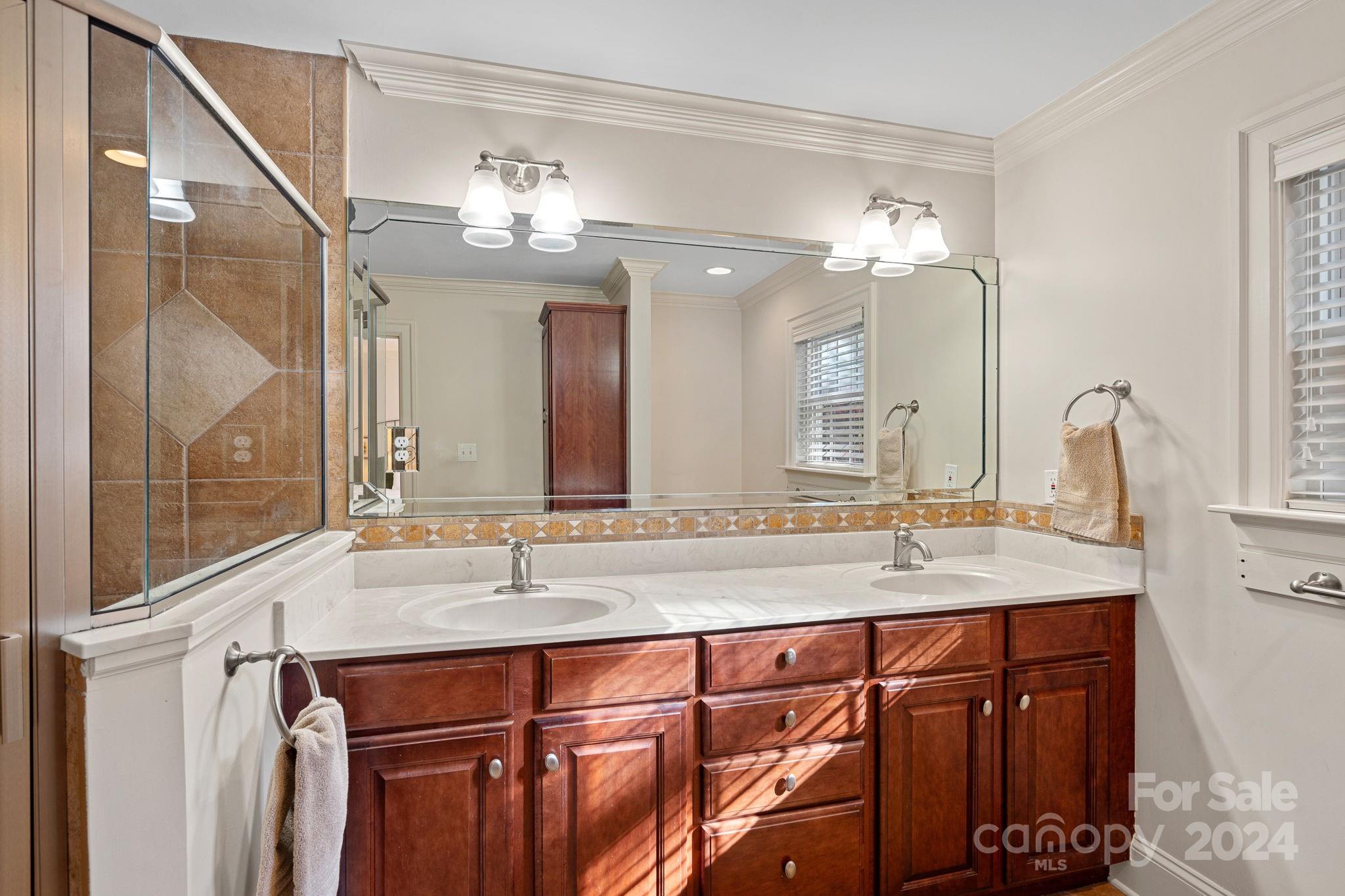 276 S Canterbury Road