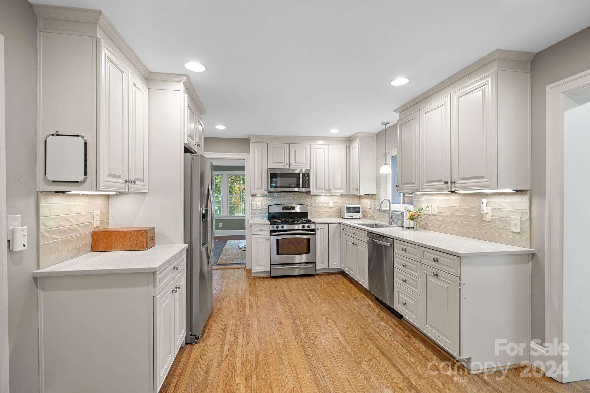 276 S Canterbury Road
