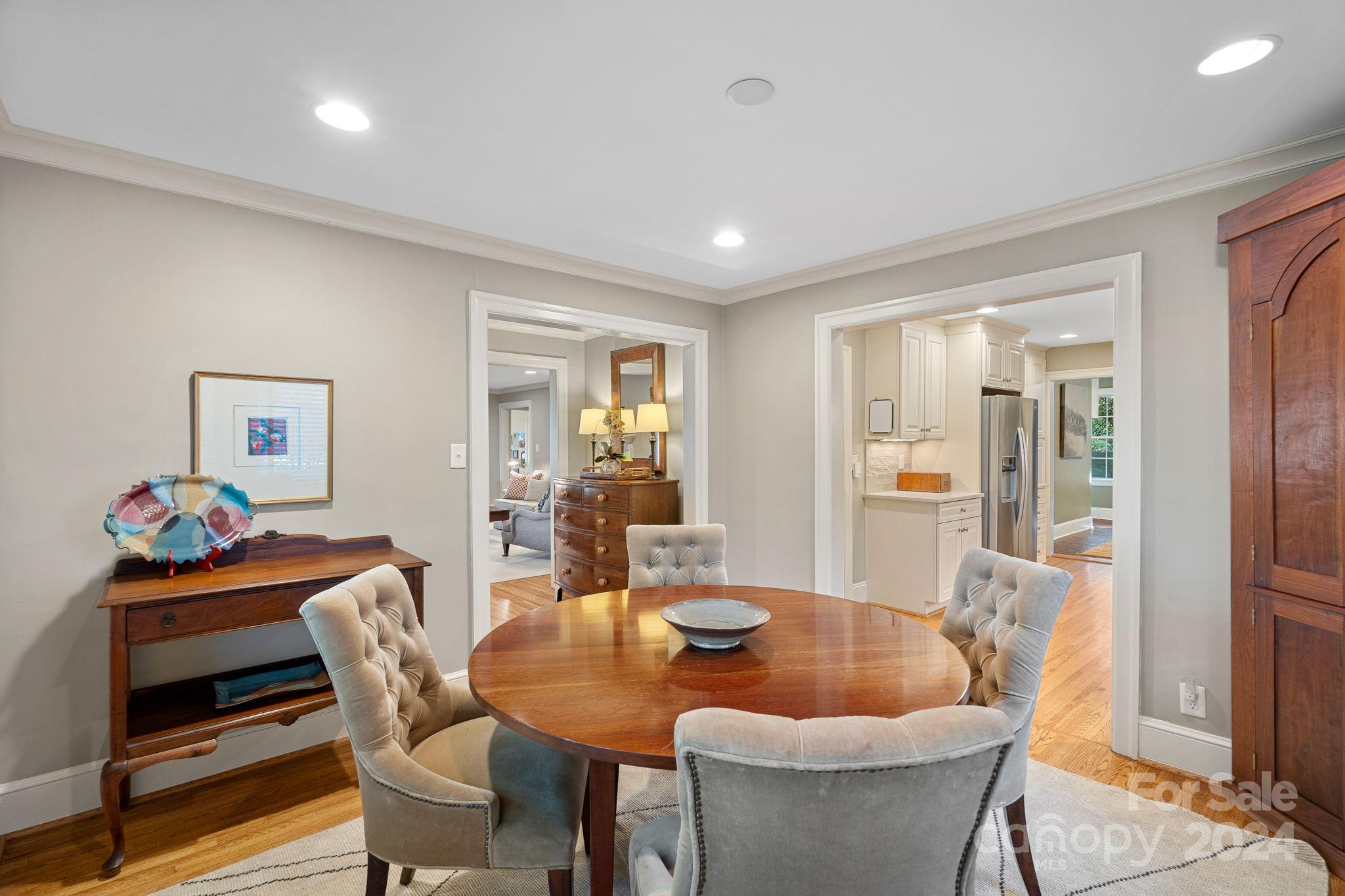 276 S Canterbury Road