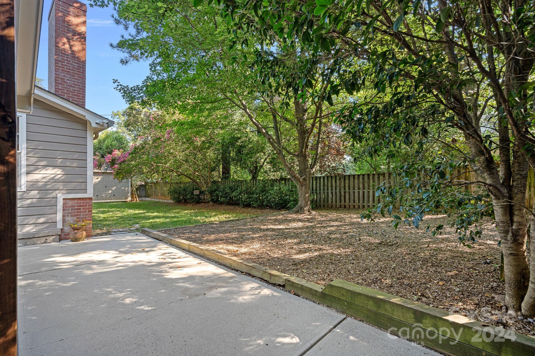 276 S Canterbury Road