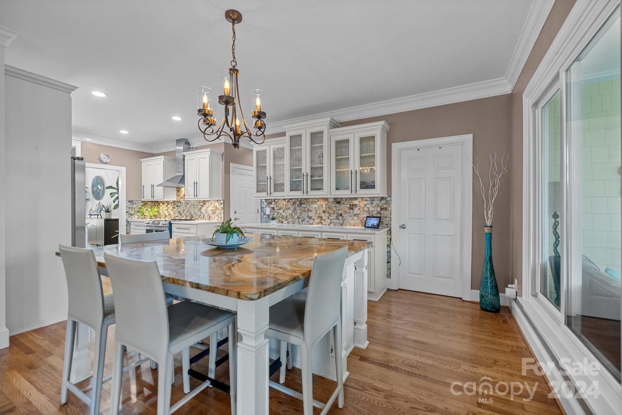 8025 Hawk Crest Court