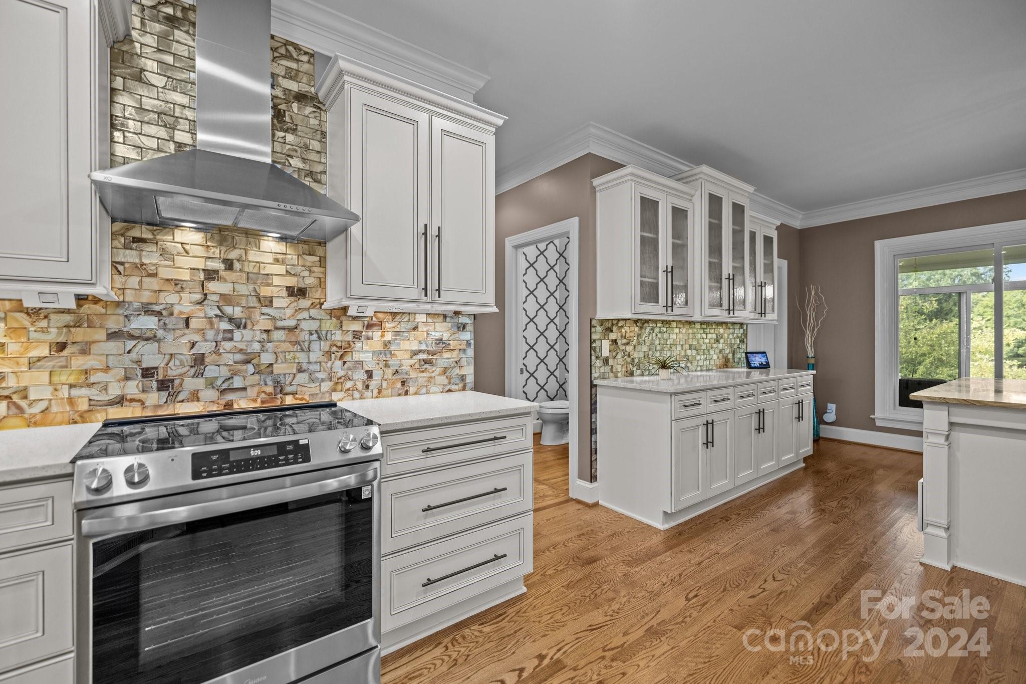 8025 Hawk Crest Court