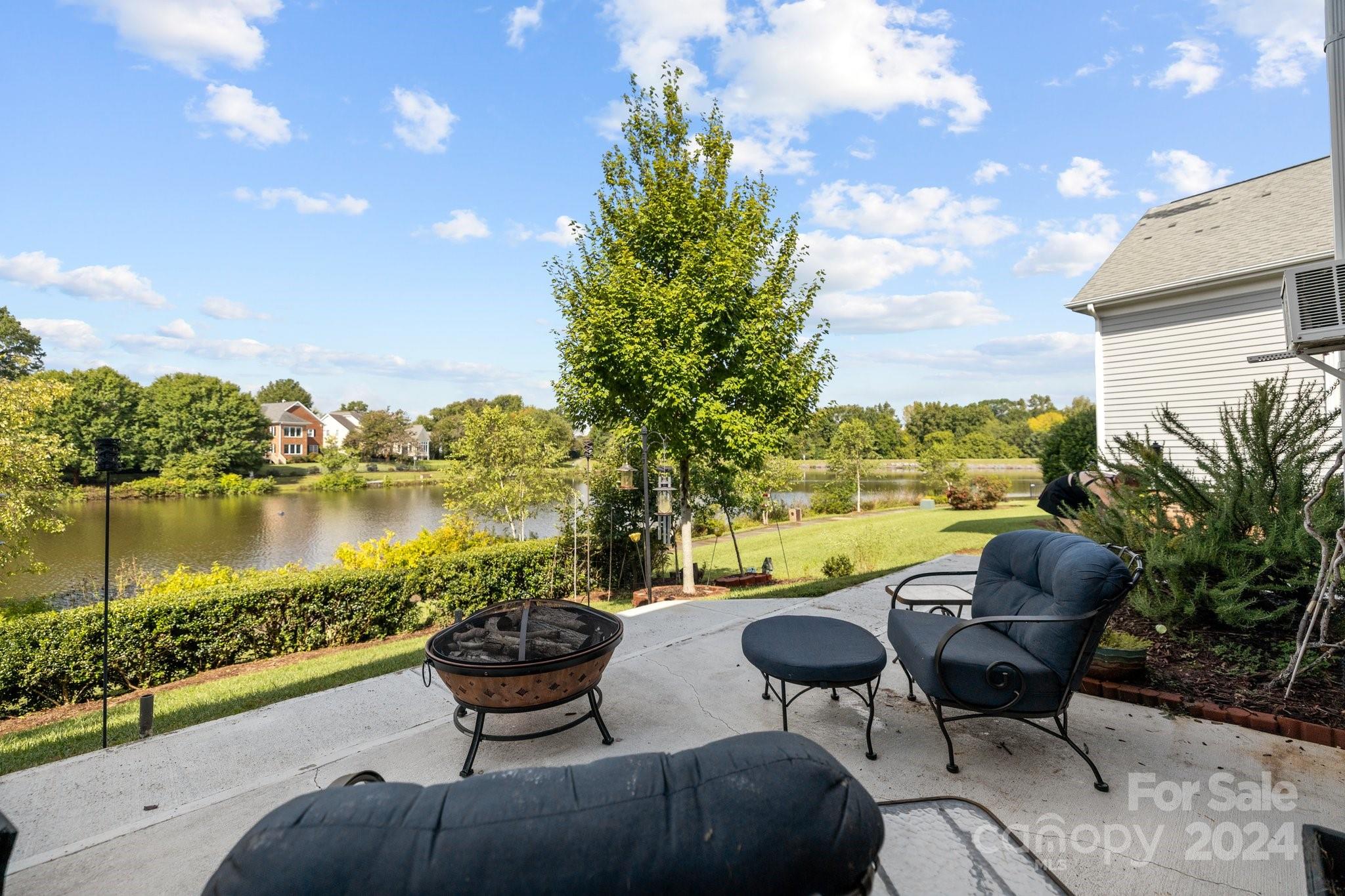 8025 Hawk Crest Court