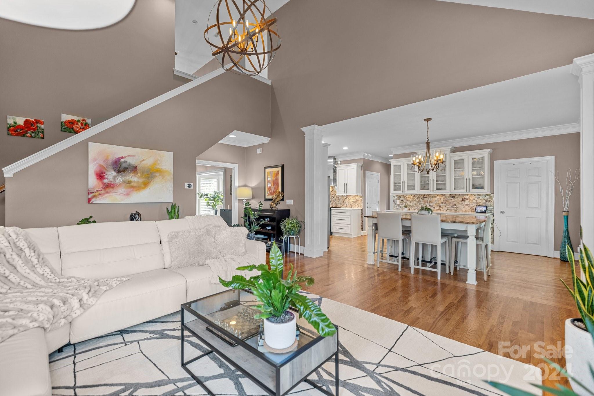 8025 Hawk Crest Court