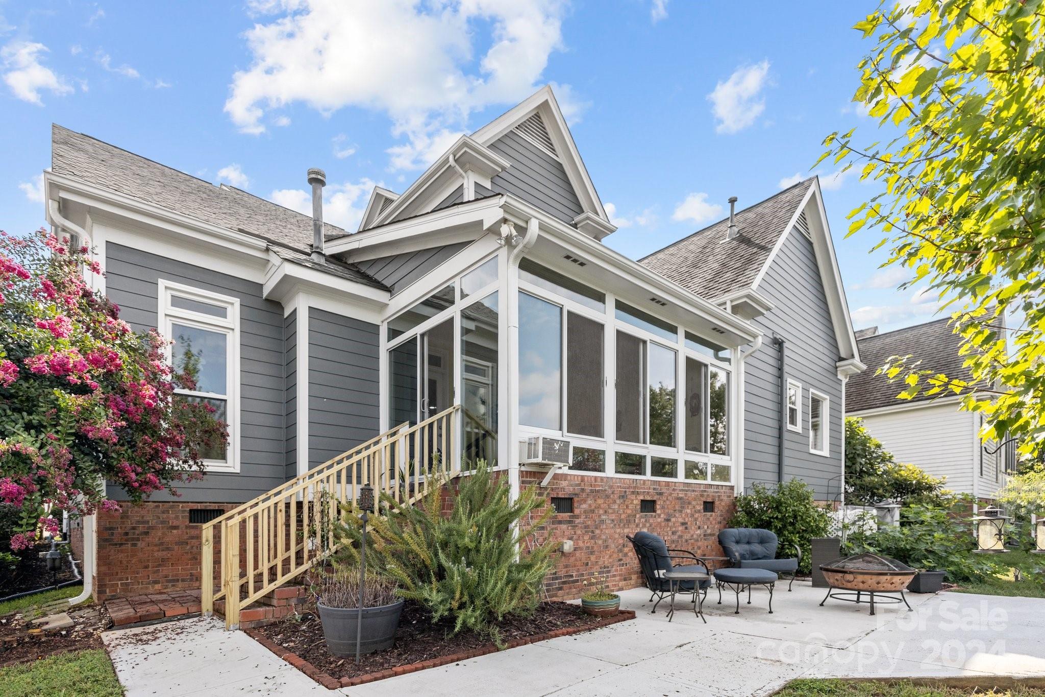 8025 Hawk Crest Court