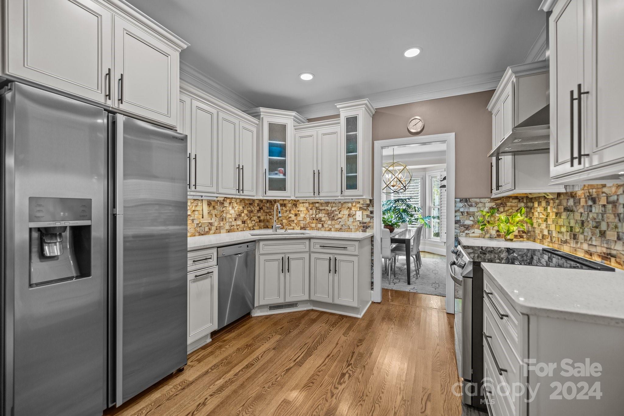 8025 Hawk Crest Court