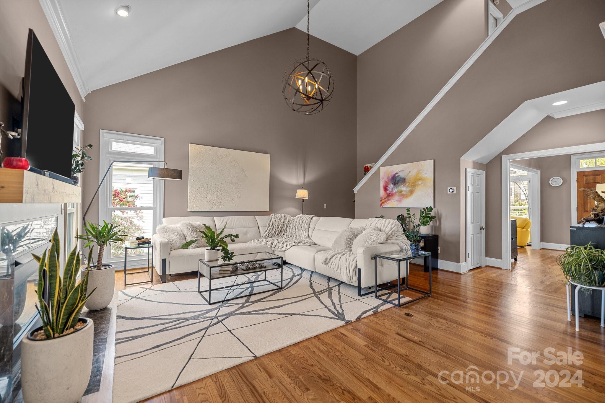 8025 Hawk Crest Court